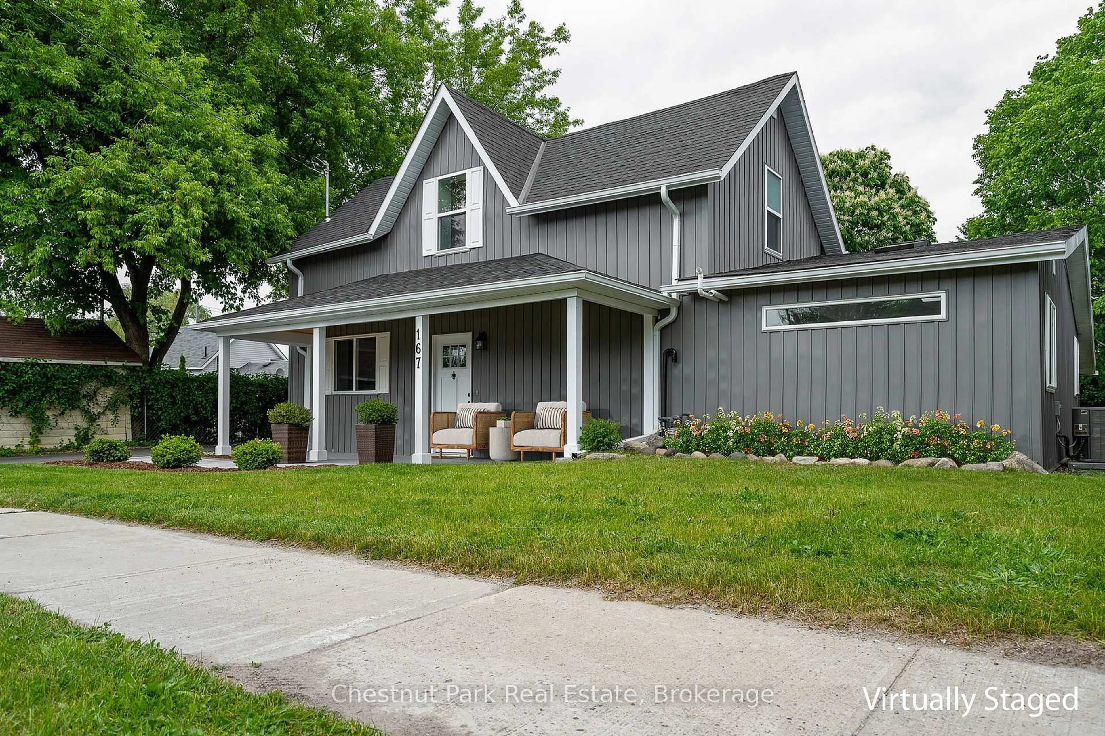 Home with vinyl exterior material, street for 167 Peel St, Collingwood Ontario L9Y 3V7