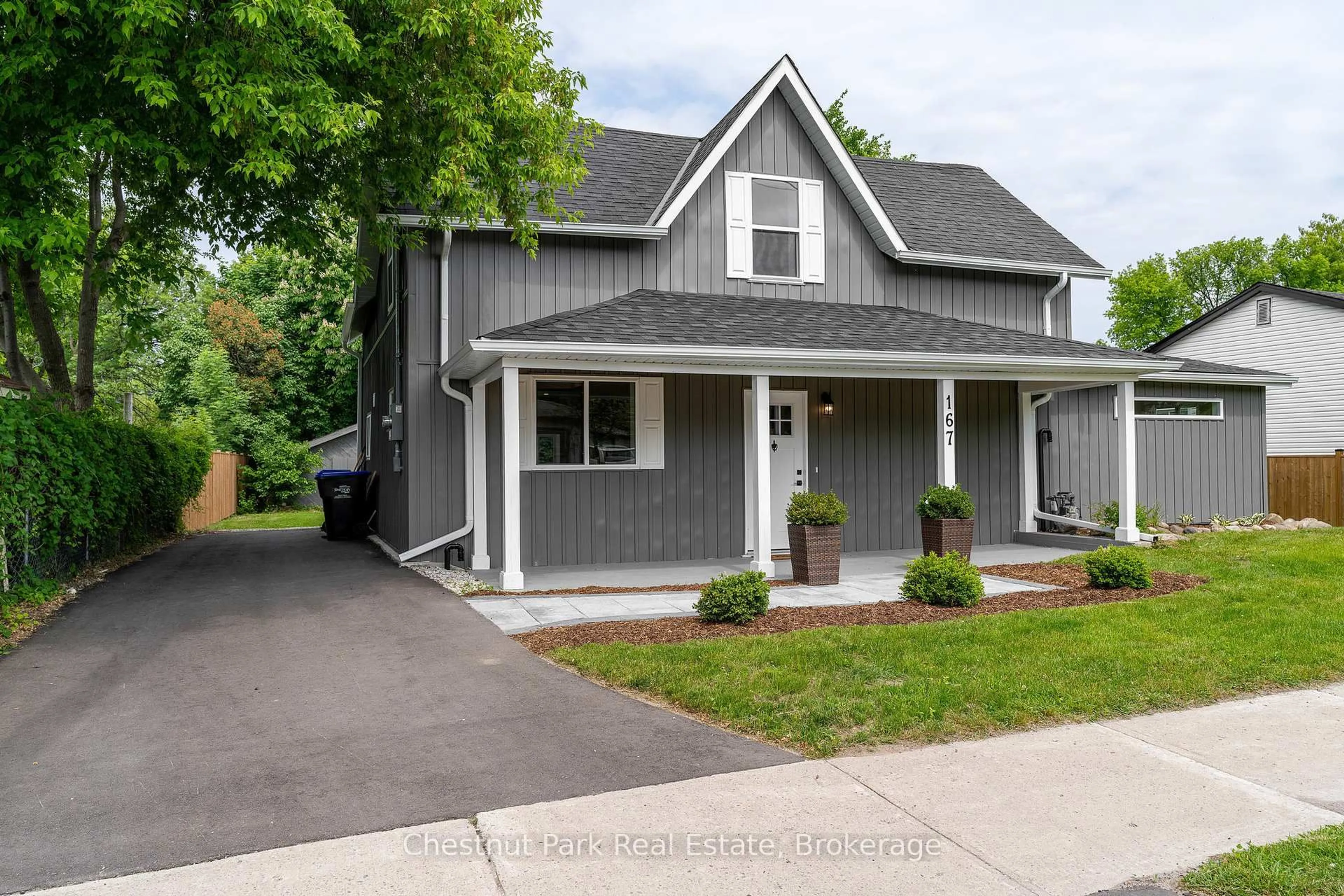 Home with vinyl exterior material, street for 167 Peel St, Collingwood Ontario L9Y 3V7