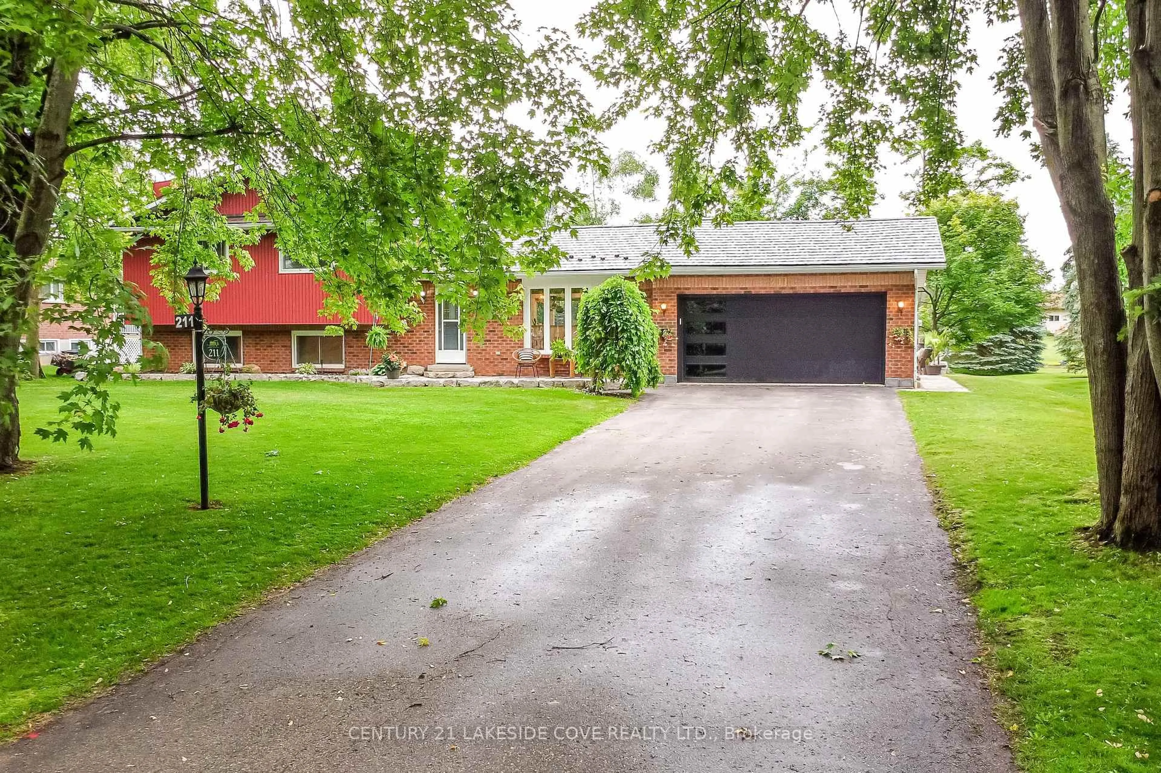A pic from outside/outdoor area/front of a property/back of a property/a pic from drone, street for 211 Bayshore Dr, Ramara Ontario L0K 1B0
