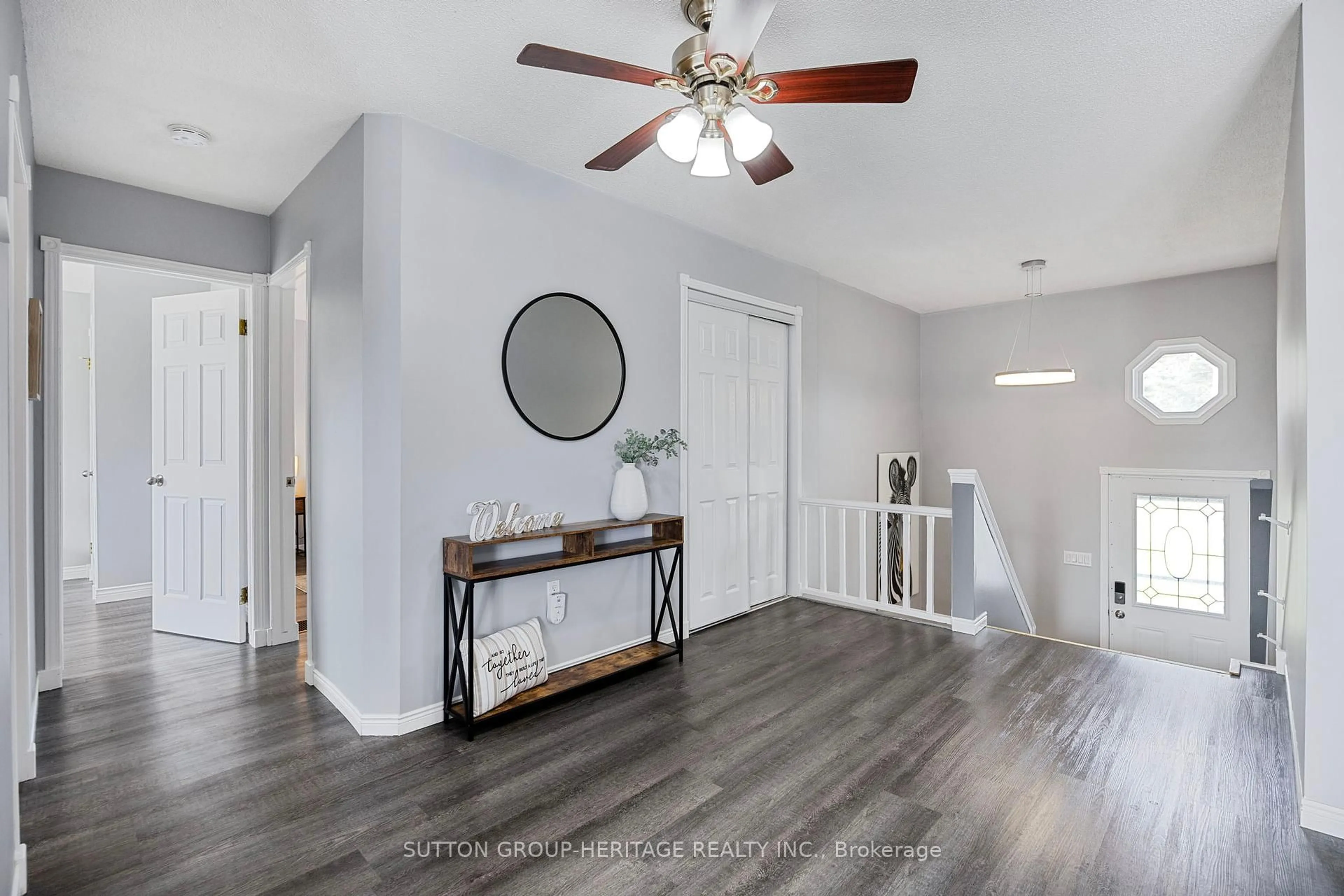 Indoor entryway for 9209 Highway 11, Severn Ontario L3V 0Y8