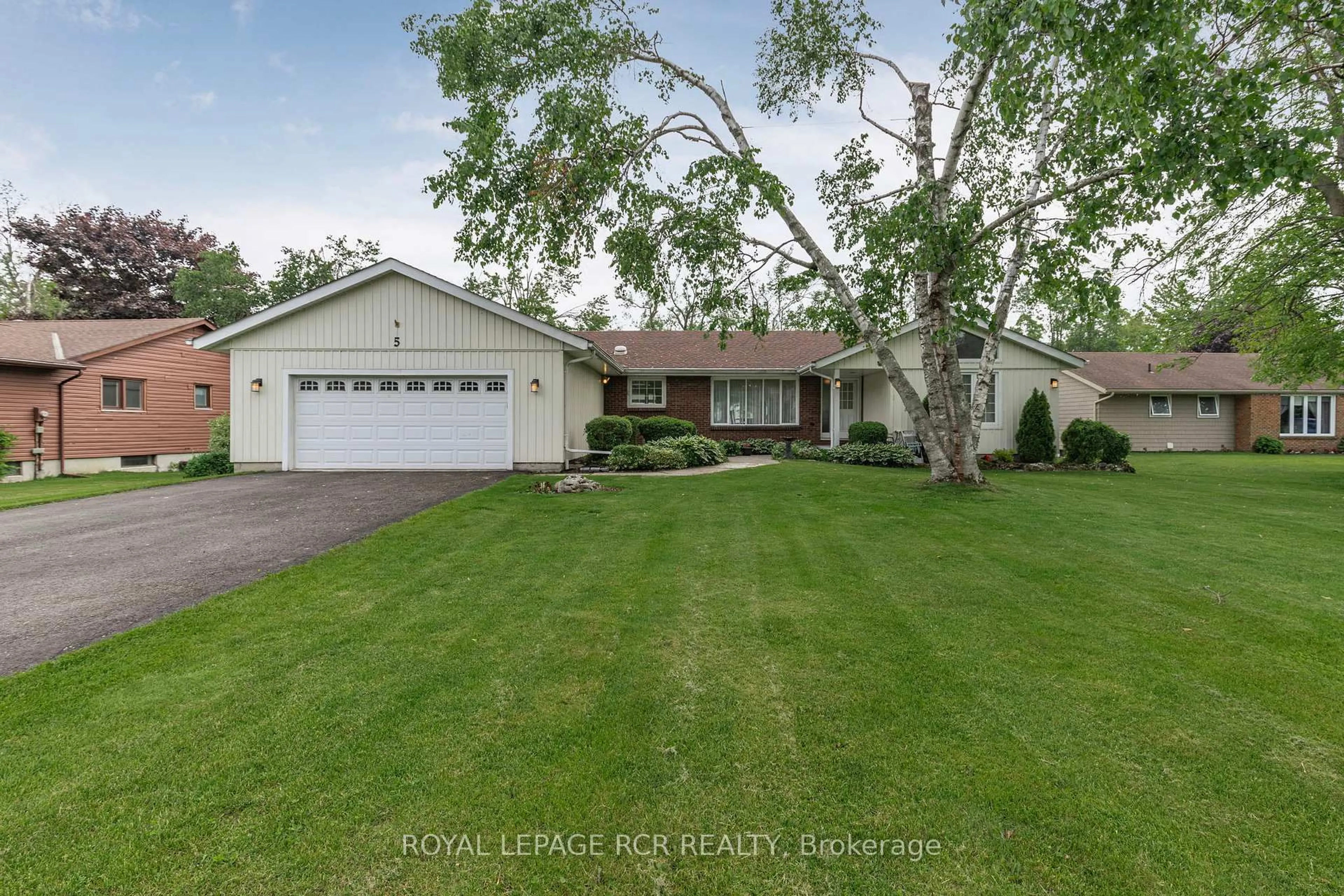 A pic from outside/outdoor area/front of a property/back of a property/a pic from drone, street for 5 Park Lane, Ramara Ontario L0K 1B0