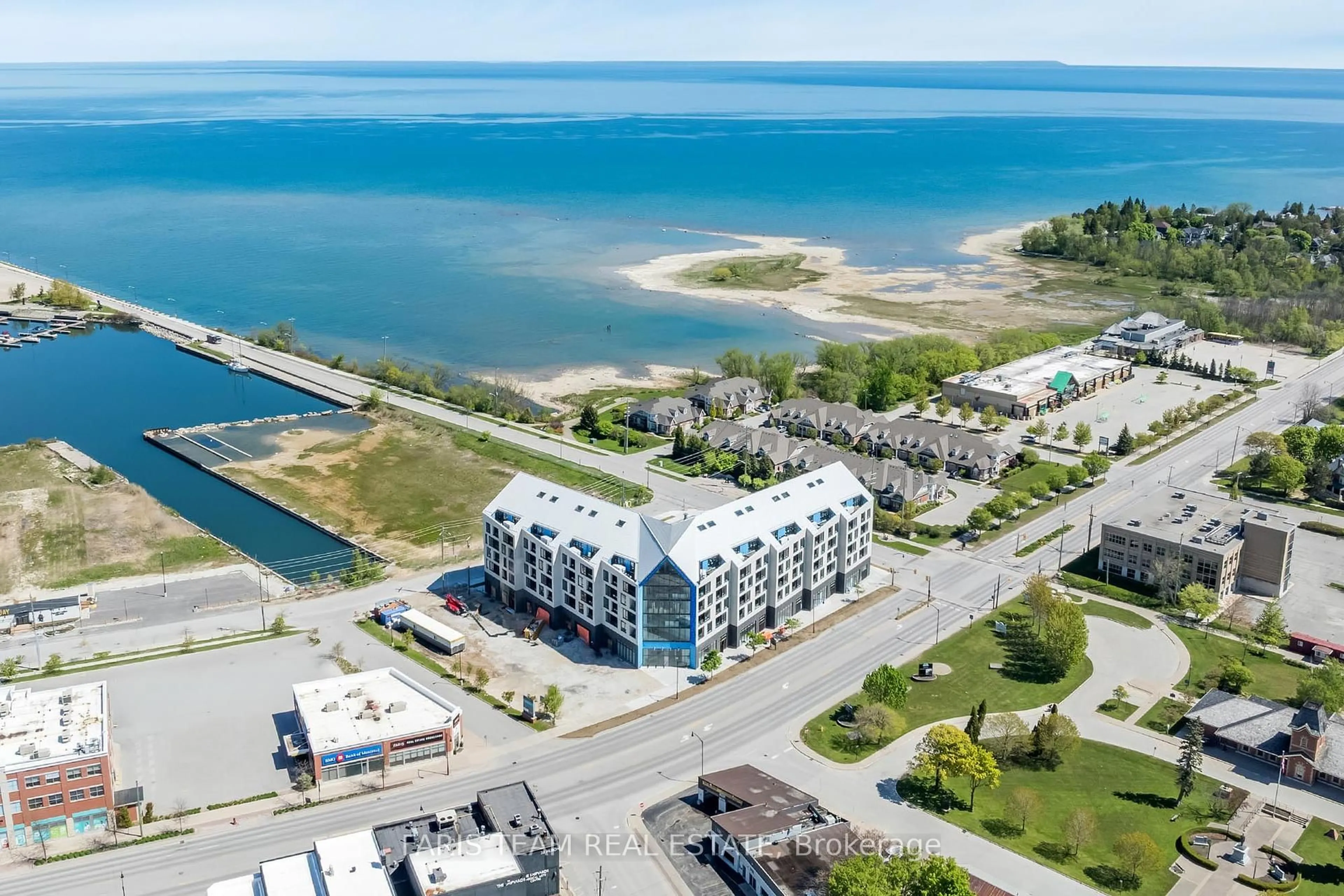 A pic from outside/outdoor area/front of a property/back of a property/a pic from drone, water/lake/river/ocean view for 31 Huron St #325, Collingwood Ontario L9Y 0E8