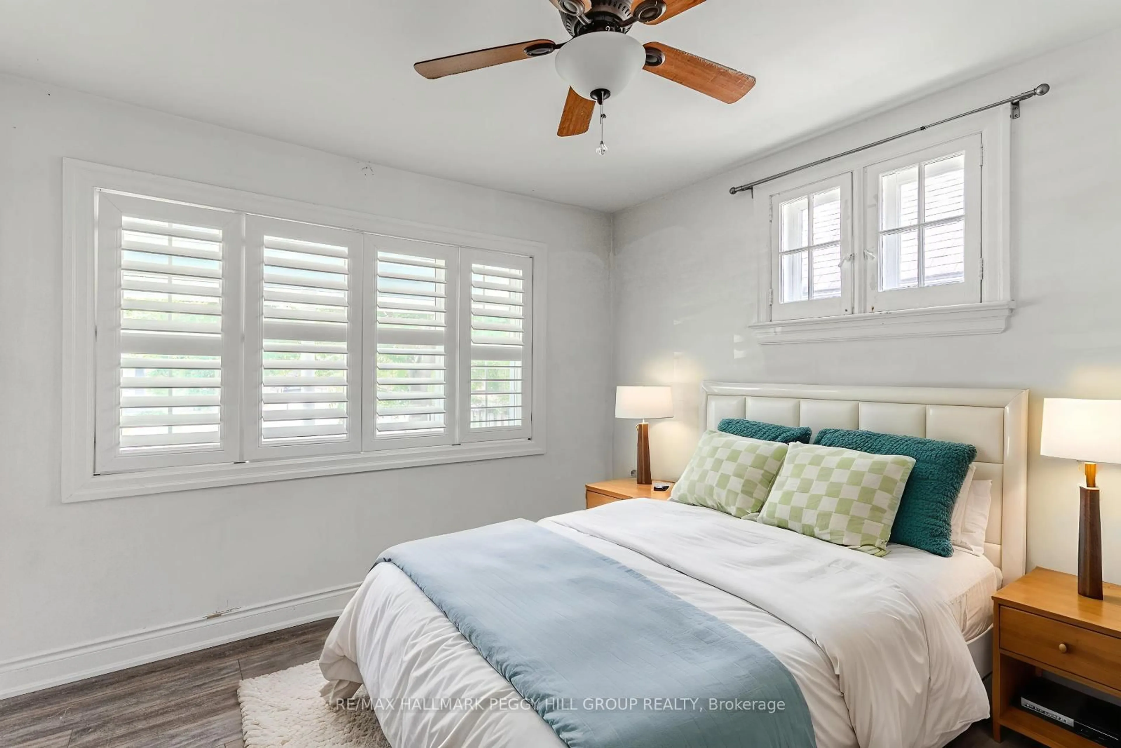 Bedroom with bed, unknown for 8 Dufferin St, Barrie Ontario L4N 2J7