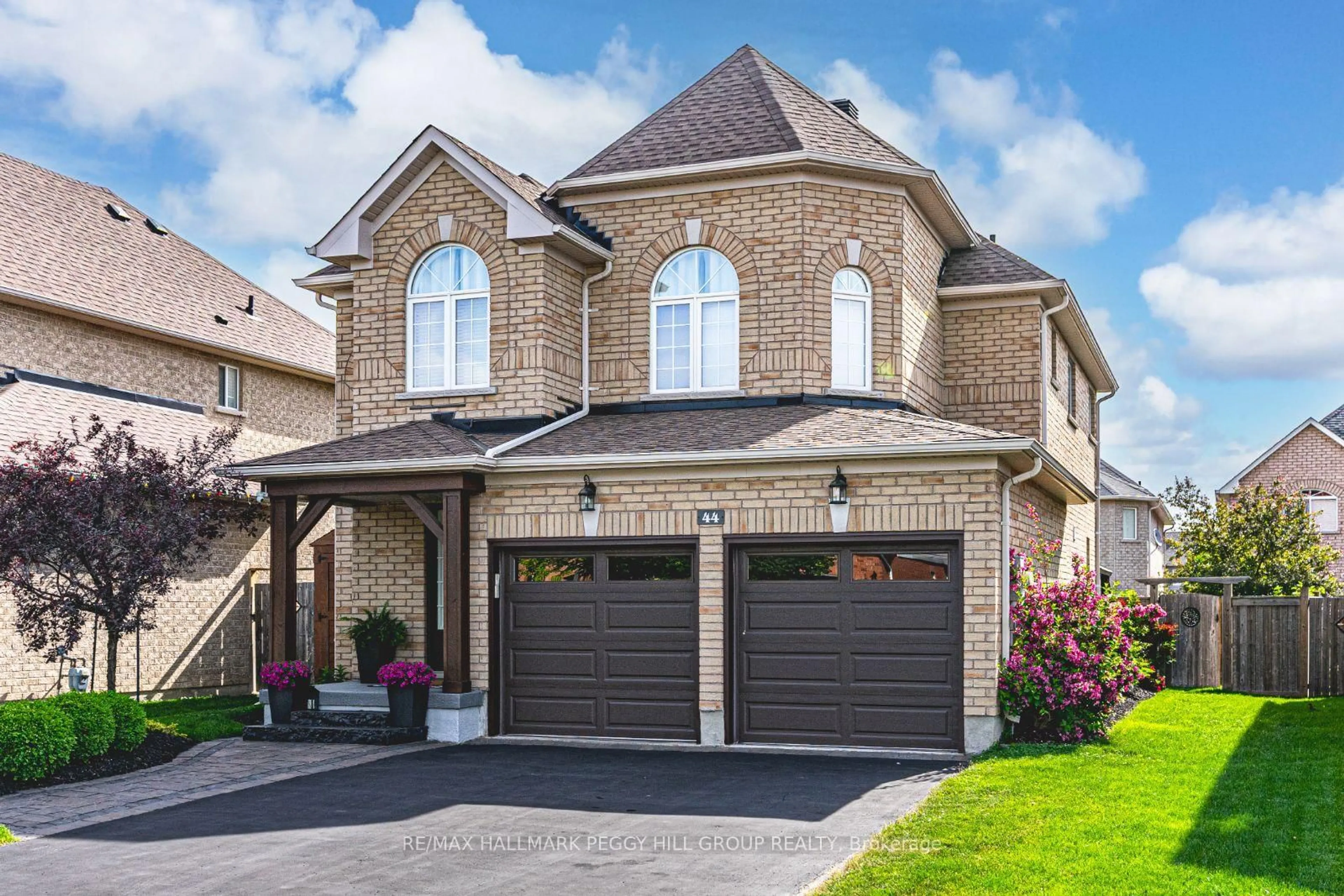 Home with brick exterior material, street for 44 Tudor Cres, Barrie Ontario L4M 0A8