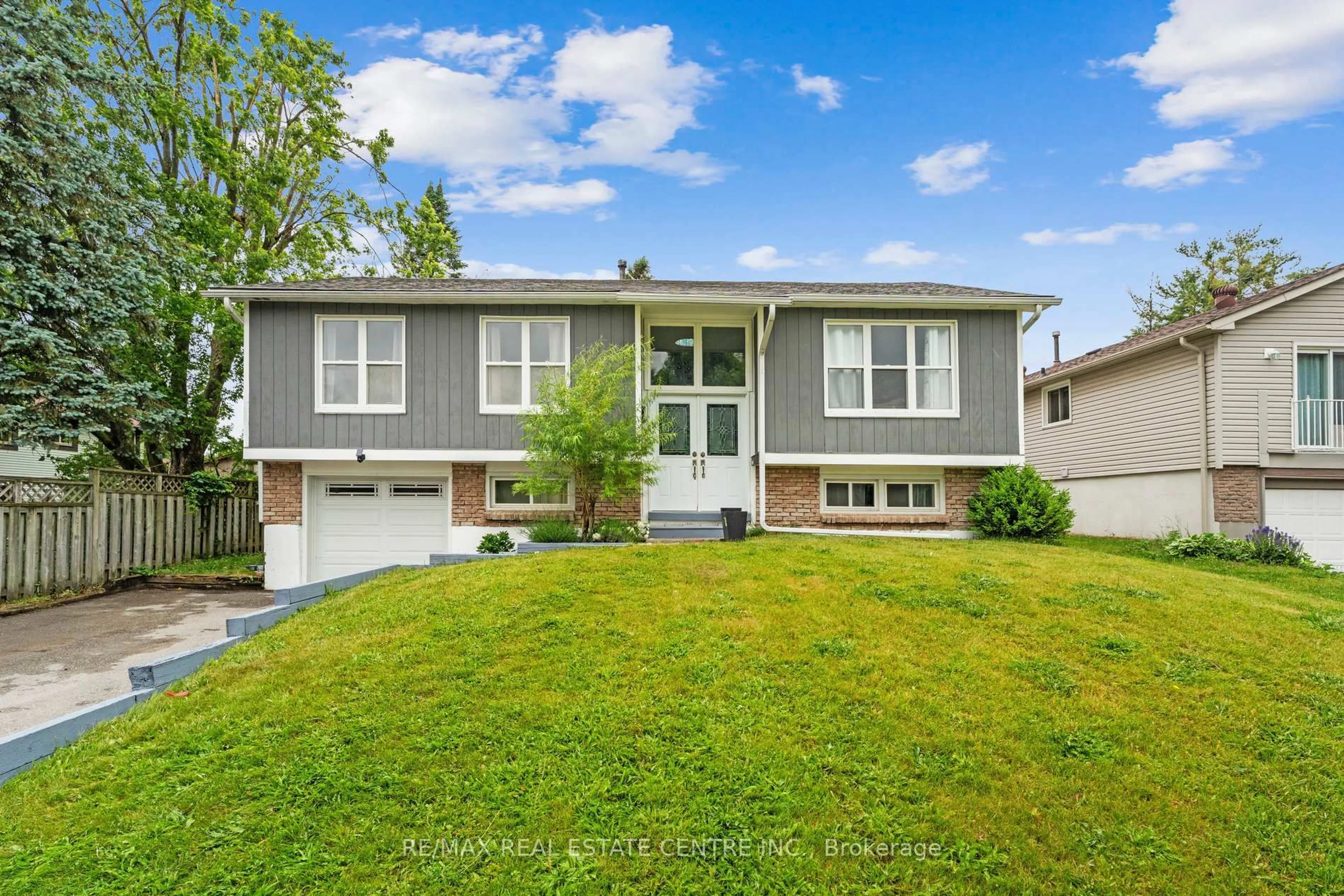 Home with vinyl exterior material, street for 24 Gloria St, Barrie Ontario L4N 4L9