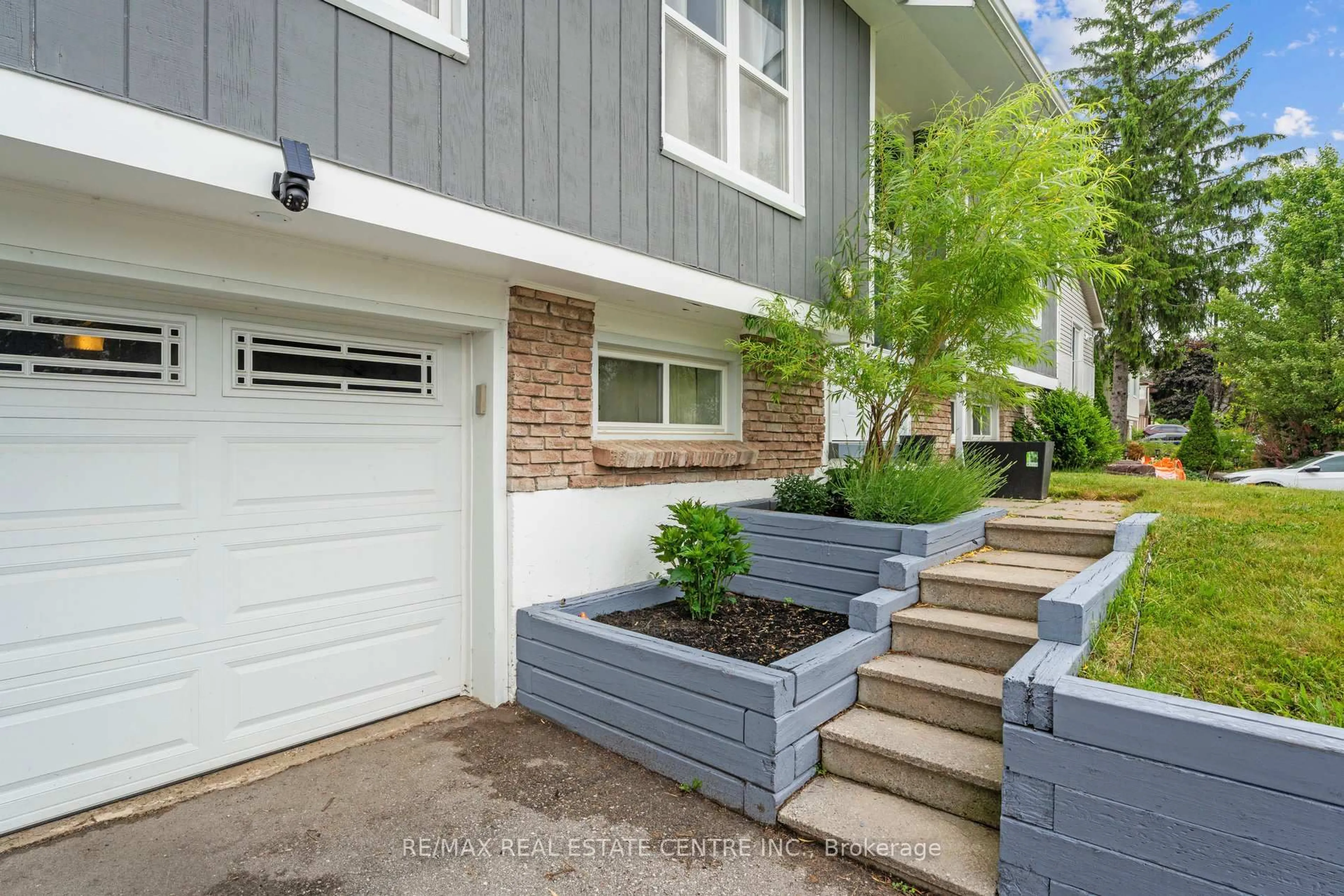 Unknown for 24 Gloria St, Barrie Ontario L4N 4L9