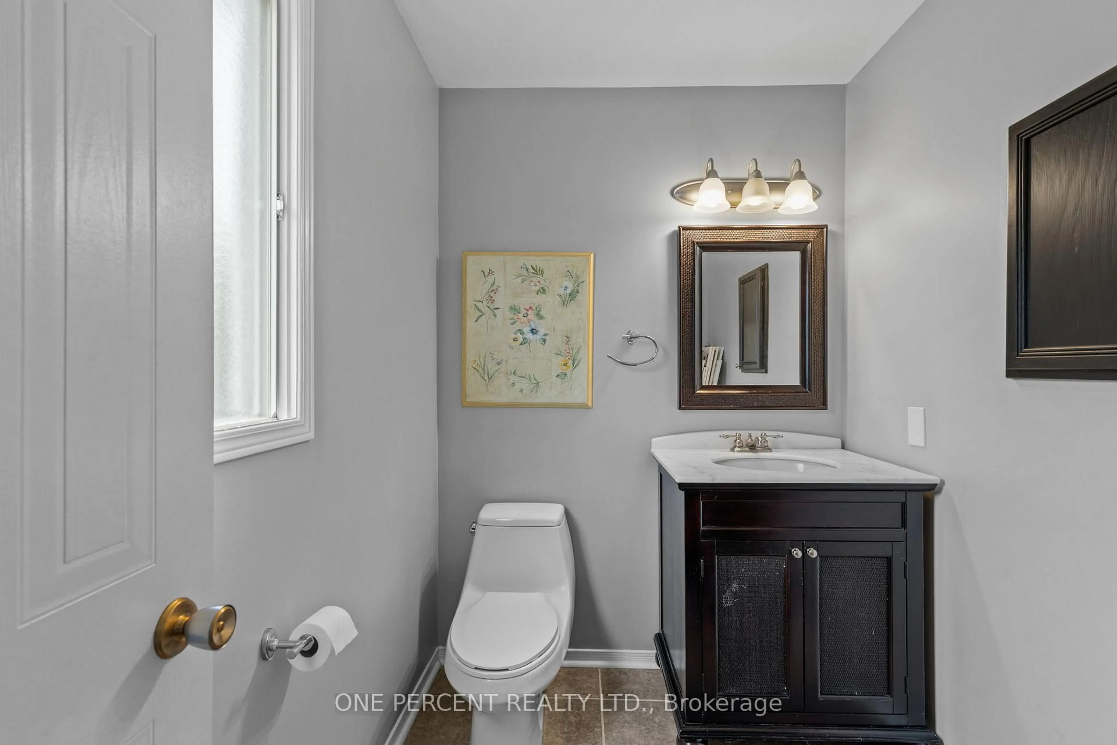 Standard bathroom, ceramic/tile floor for 62 Garden Dr, Barrie Ontario L4N 6H9
