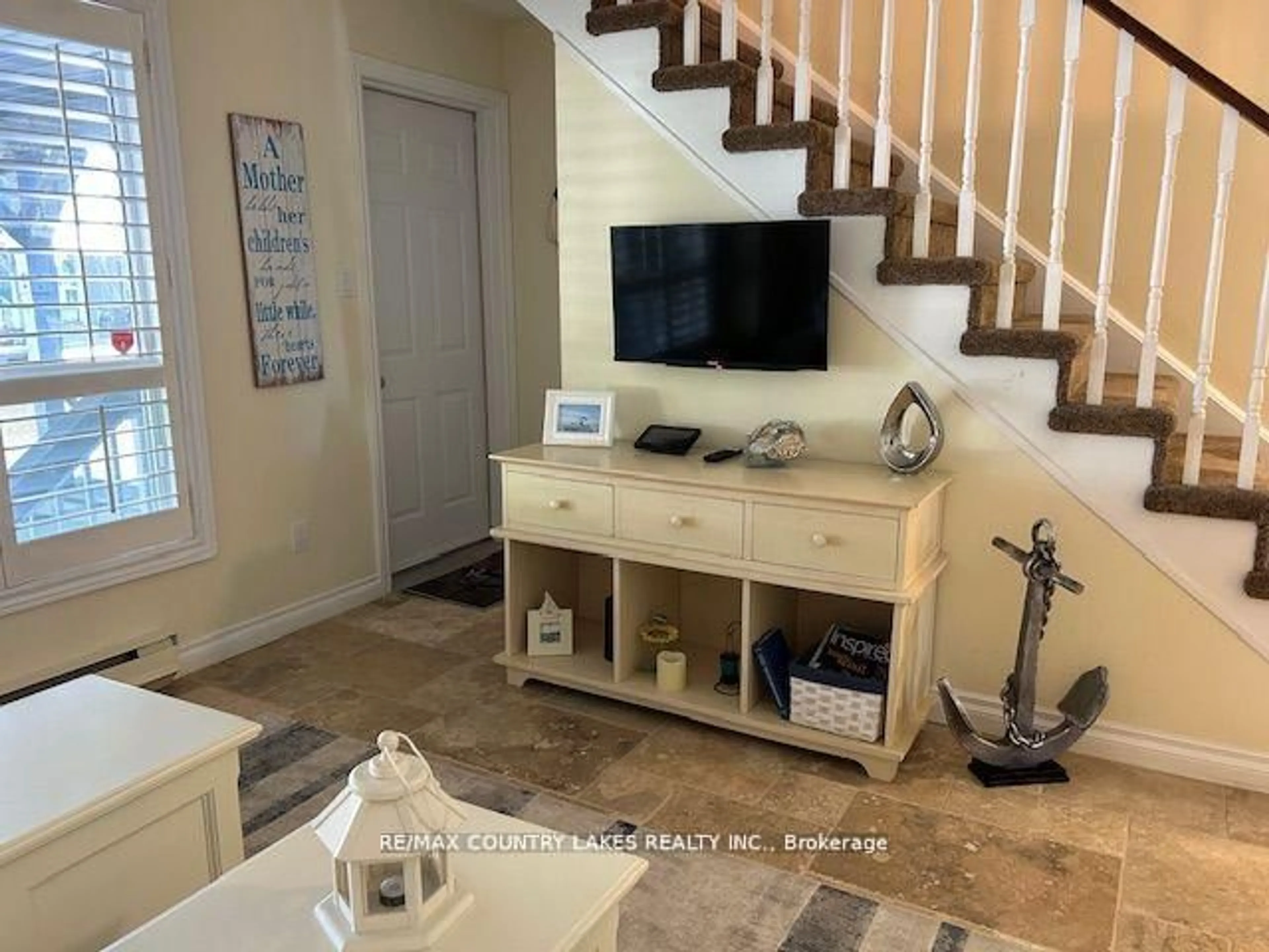 Indoor entryway for 30 Laguna Pkwy #6, Ramara Ontario L0K 1B0