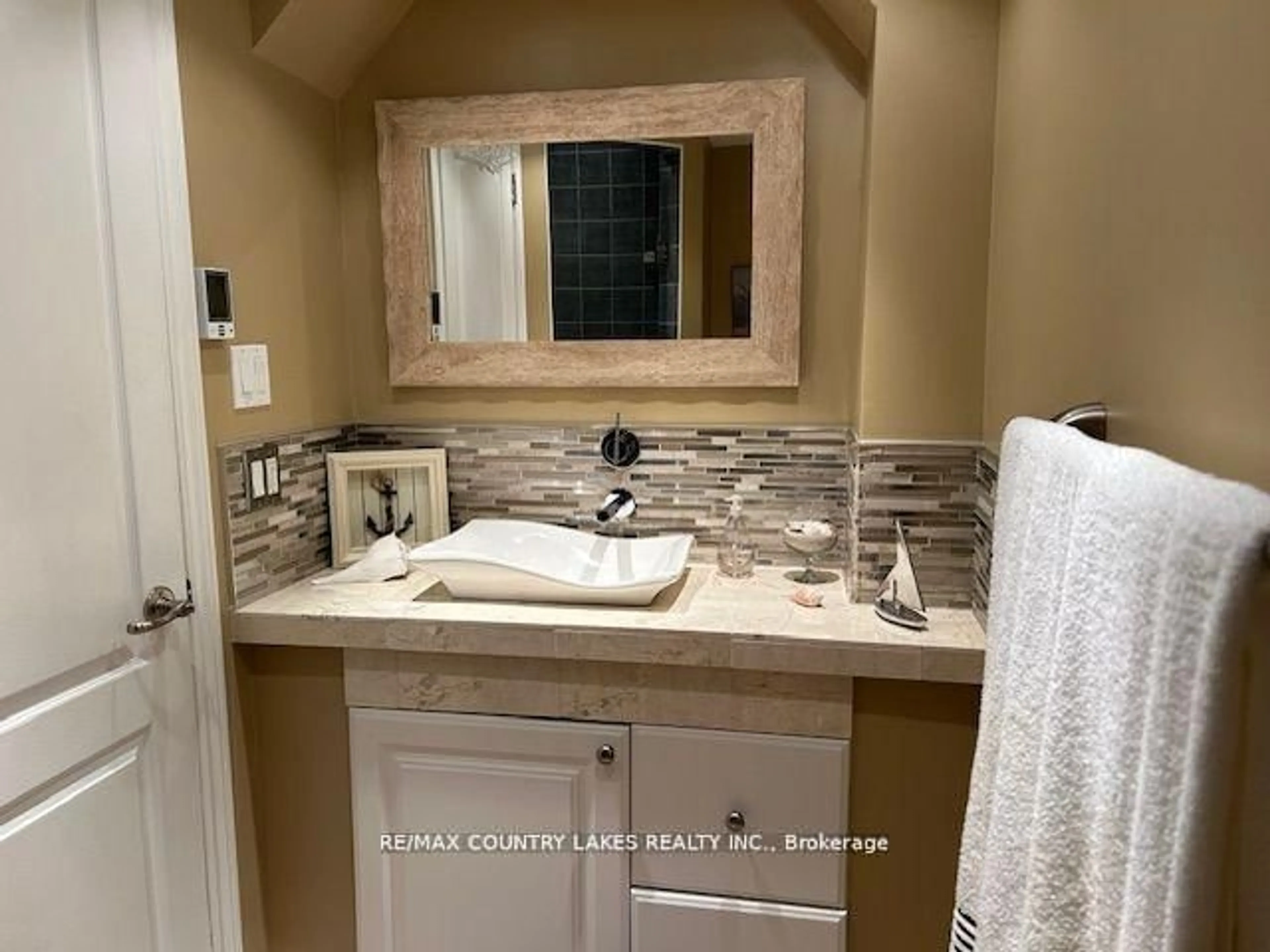 Contemporary bathroom, ceramic/tile floor for 30 Laguna Pkwy #6, Ramara Ontario L0K 1B0