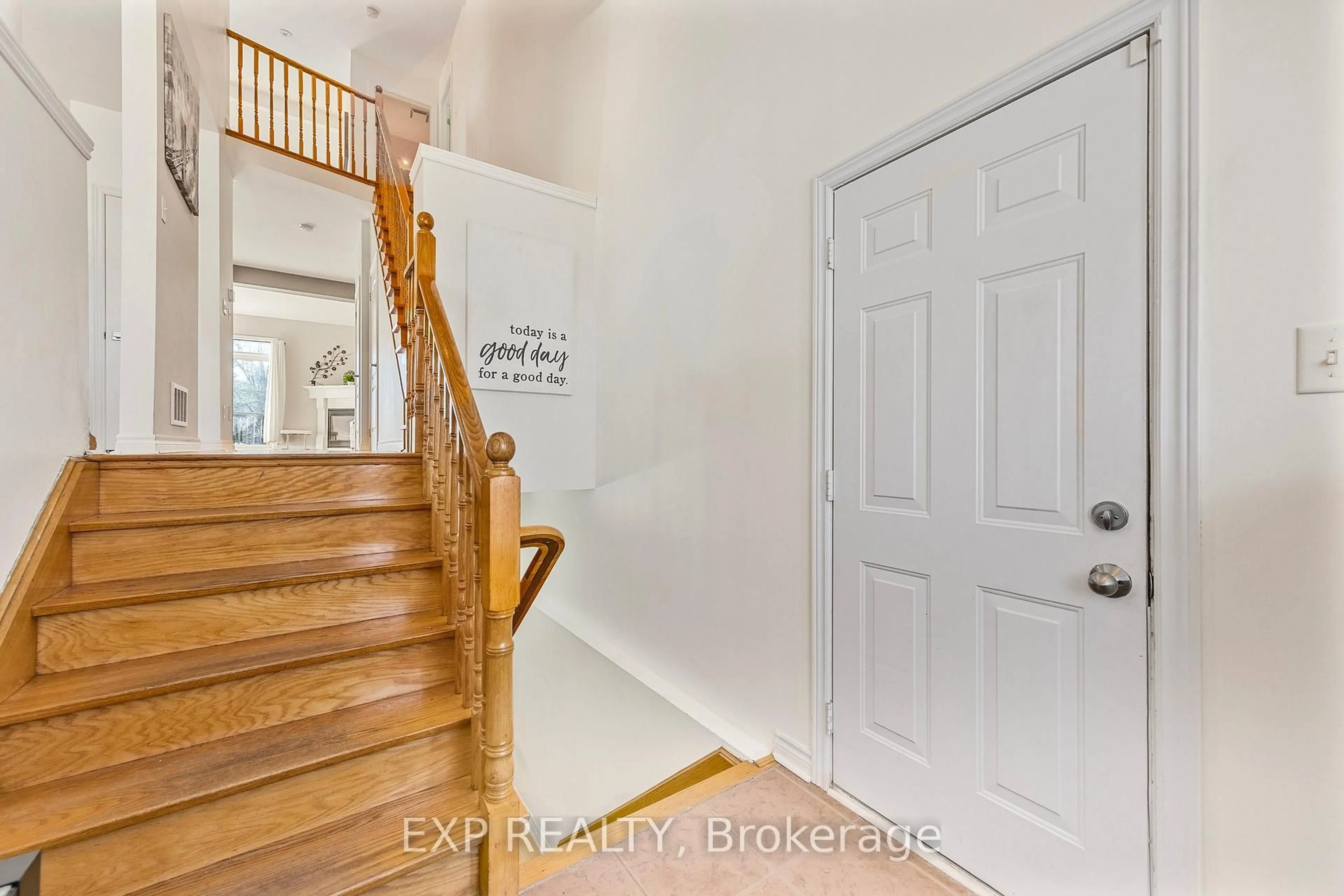 Indoor entryway for 103 41st St, Wasaga Beach Ontario L9Z 3B7