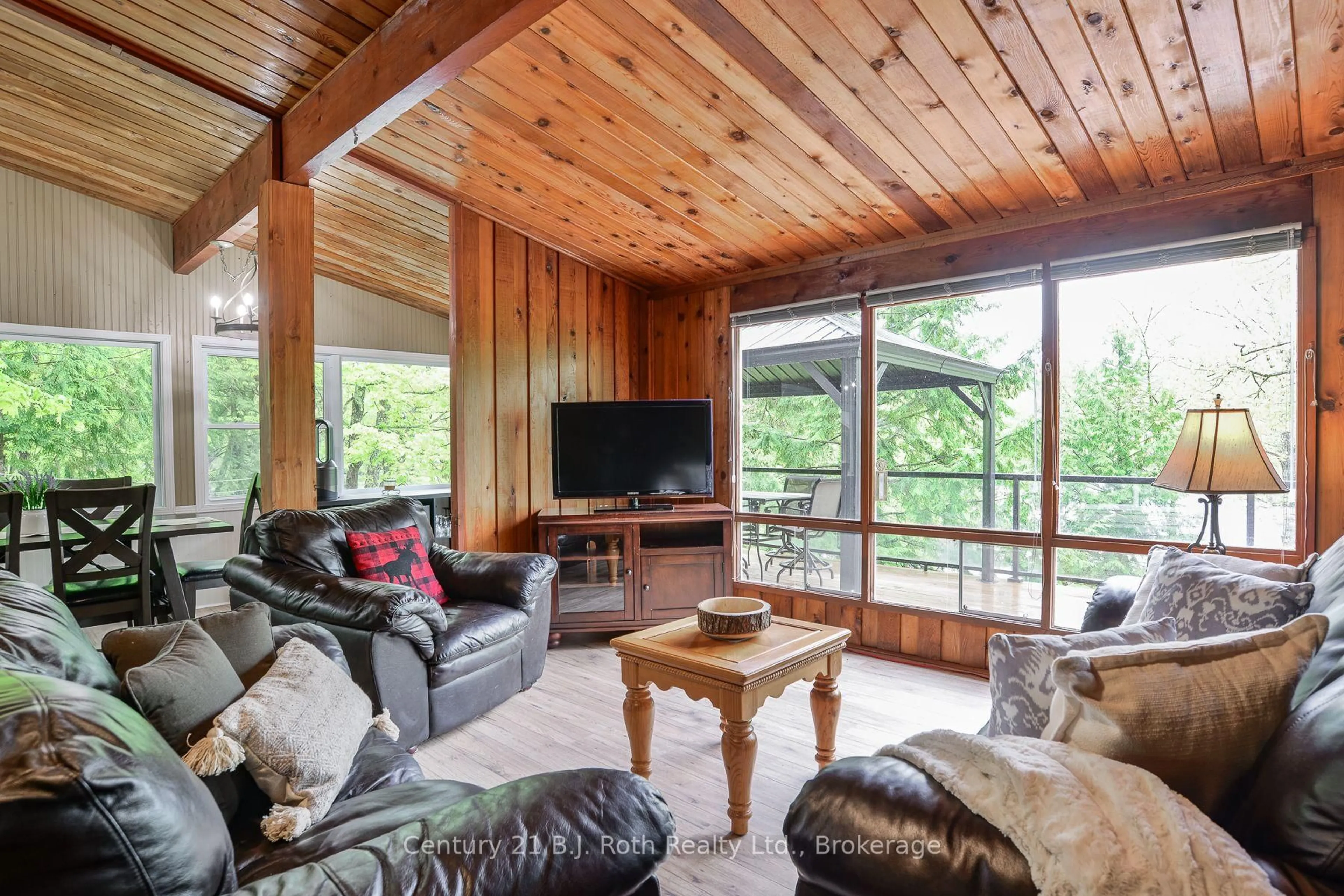 Living room with furniture, wood/laminate floor for 5335 Claresbridge Lane, Severn Ontario L0K 2B0