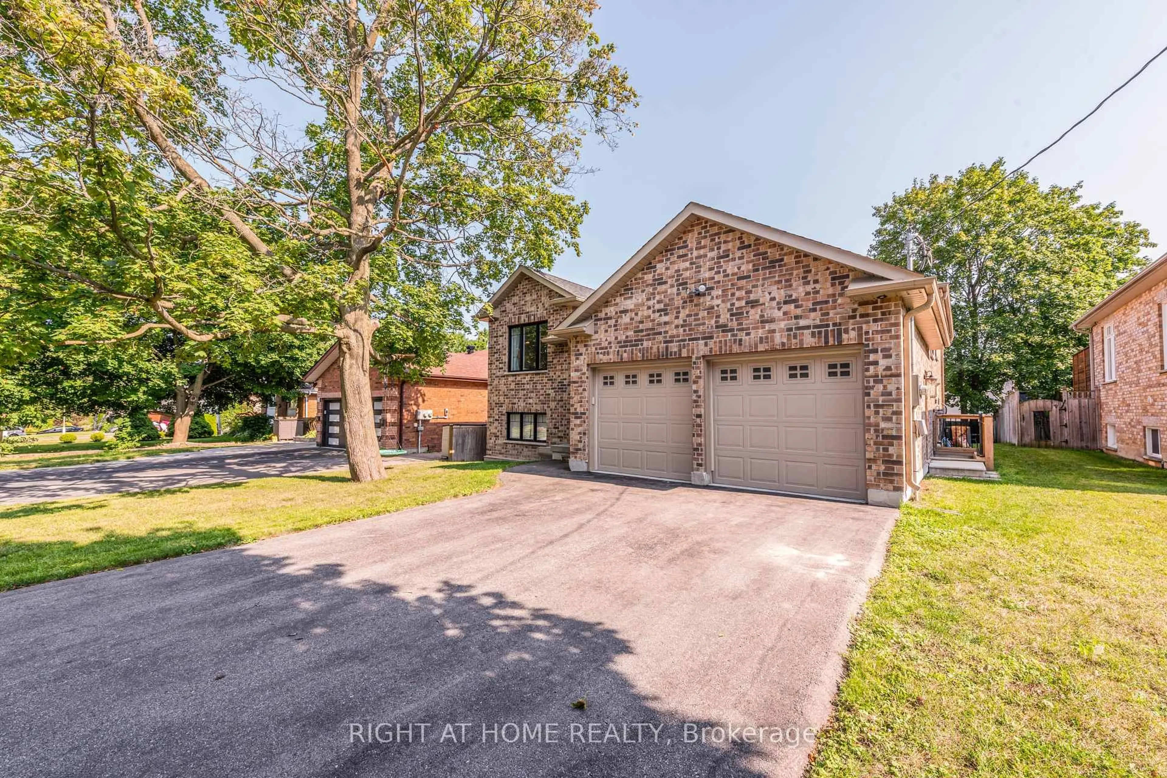 Home with brick exterior material, street for 11 Ottaway Ave, Barrie Ontario L4M 2W6