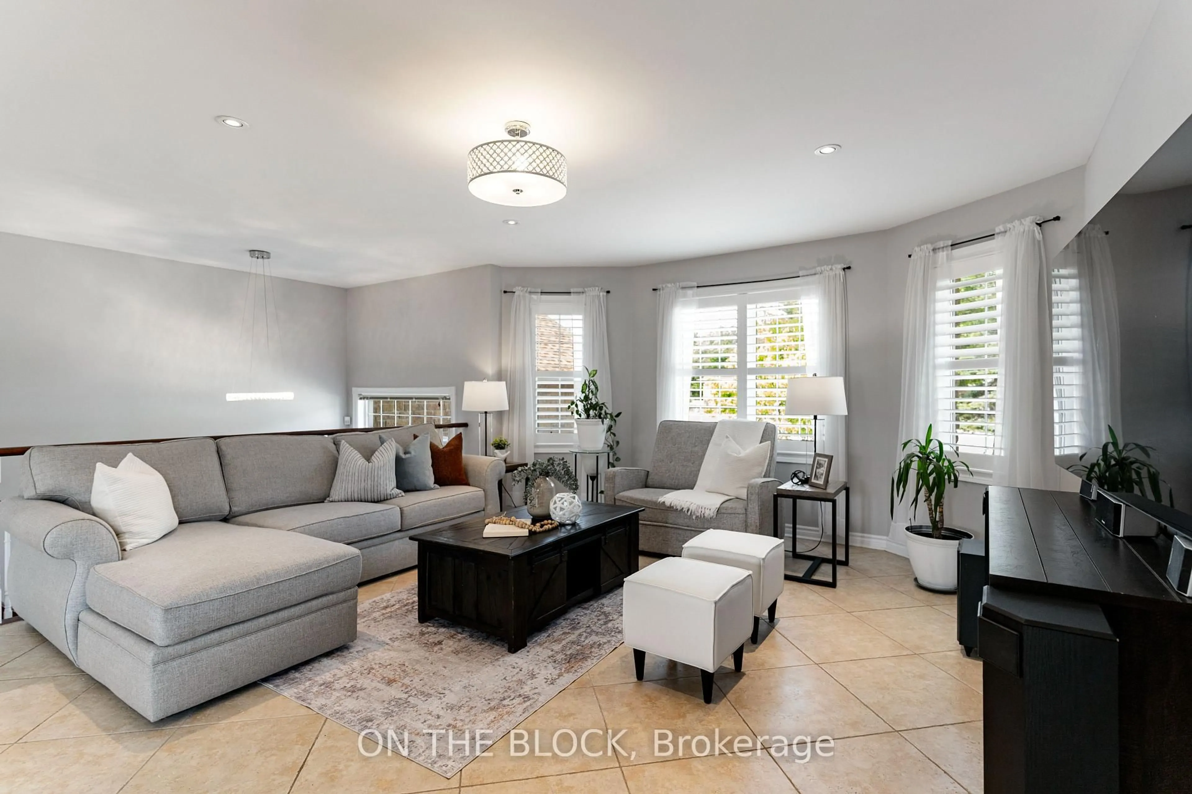 Living room with furniture, ceramic/tile floor for 66 Donato Way, Wasaga Beach Ontario L9Z 1R9
