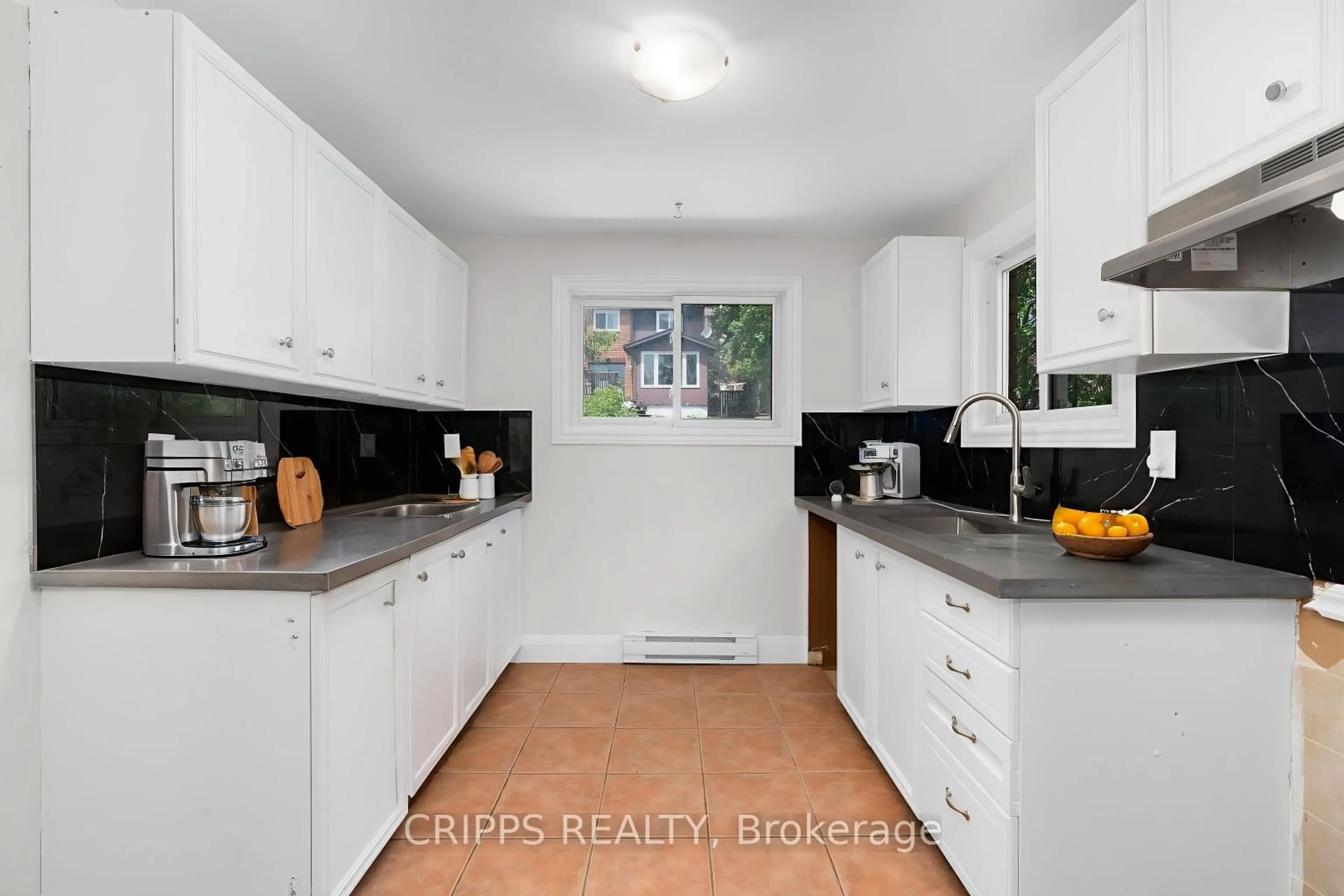 Standard kitchen, ceramic/tile floor for 26 Golfdale Rd, Barrie Ontario L4N 6R5