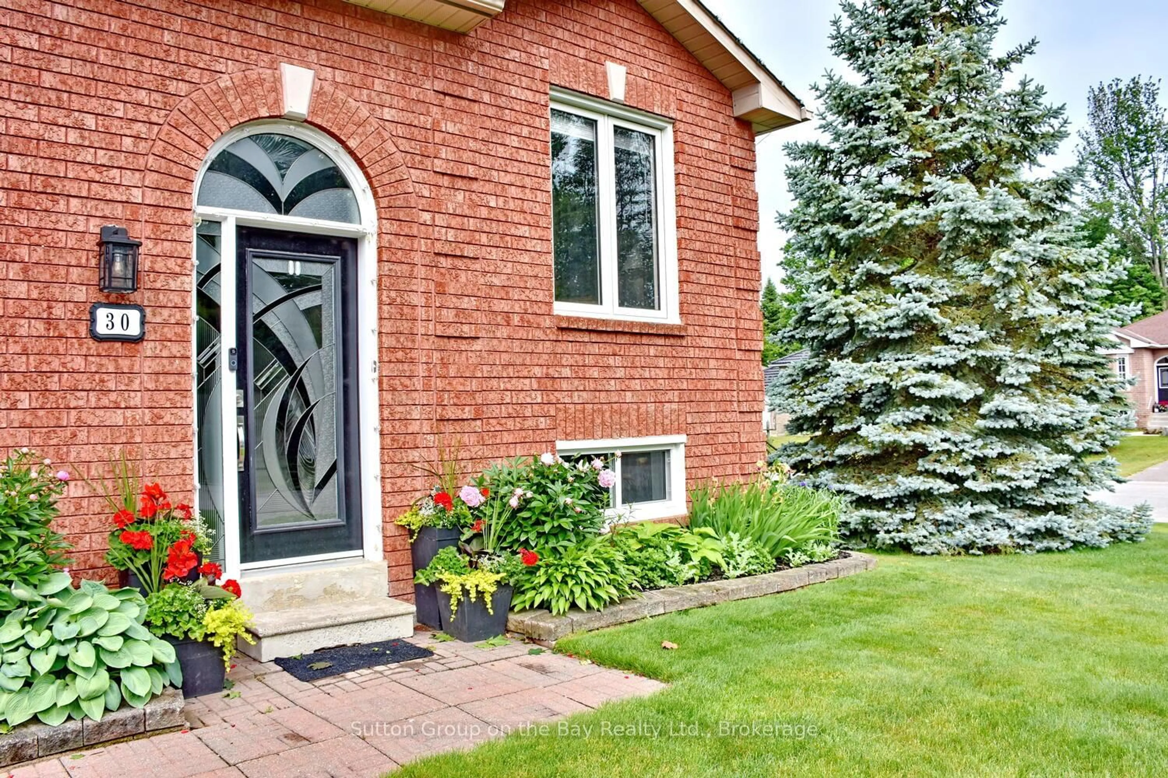 Home with brick exterior material, street for 30 Acorn Cres, Wasaga Beach Ontario L9Z 1L6