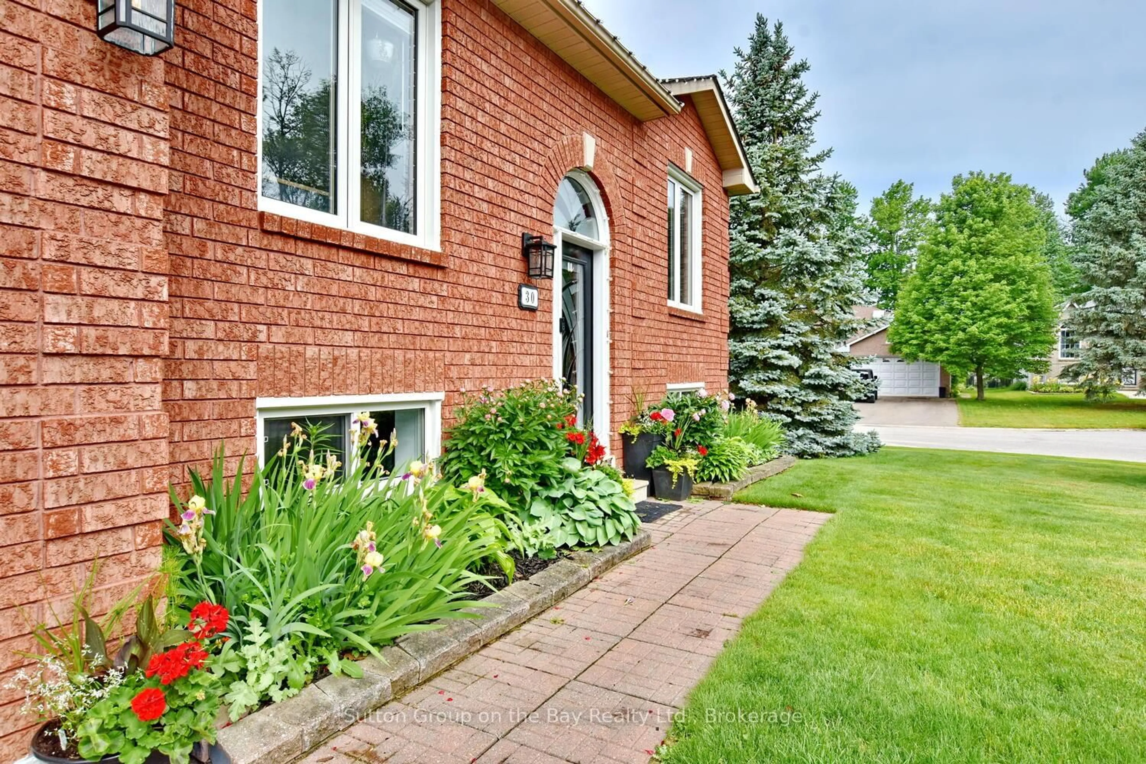Home with brick exterior material, street for 30 Acorn Cres, Wasaga Beach Ontario L9Z 1L6
