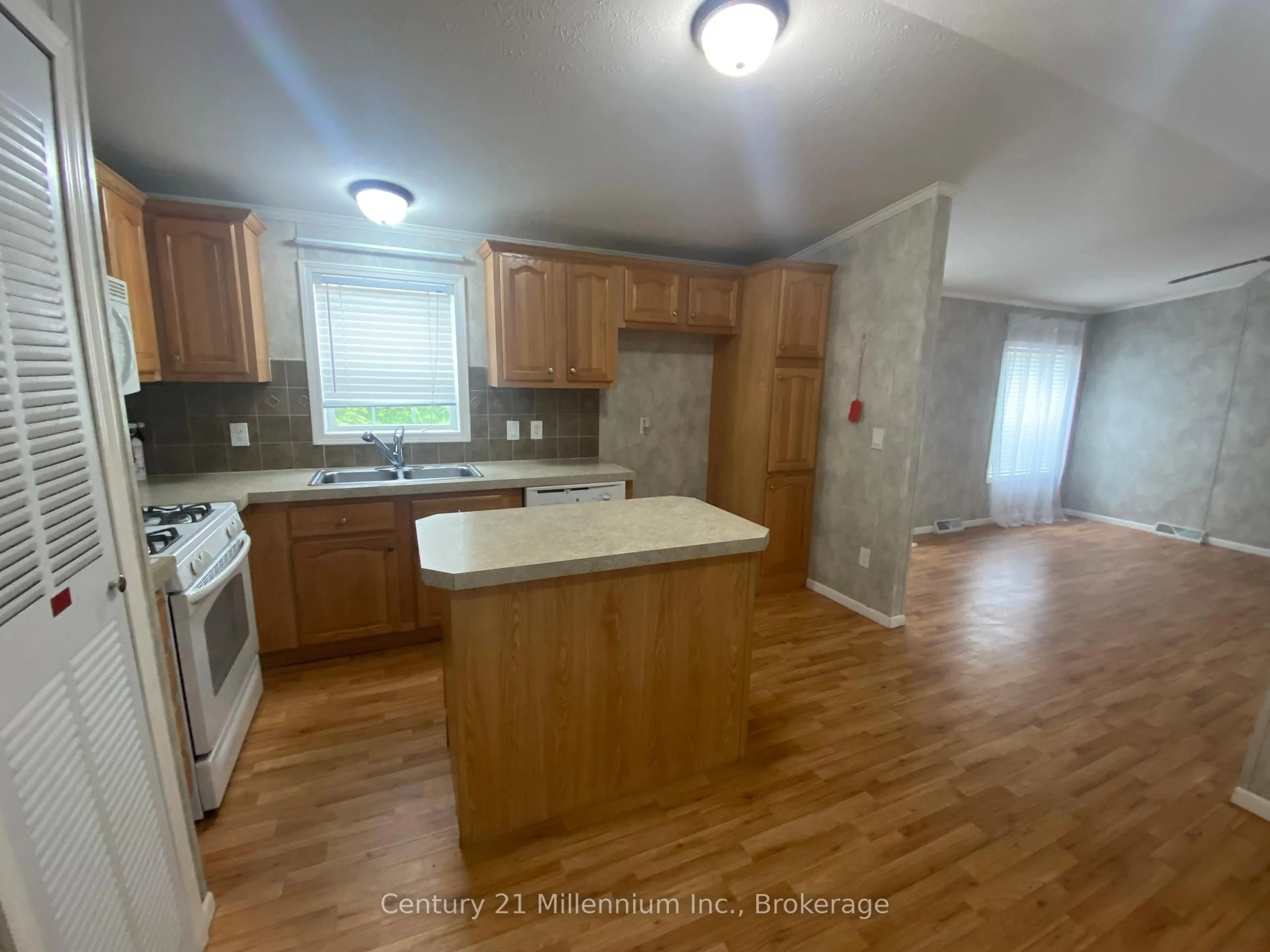 Standard kitchen, unknown for 96 Georgian Glen Dr, Wasaga Beach Ontario L9Z 1K7