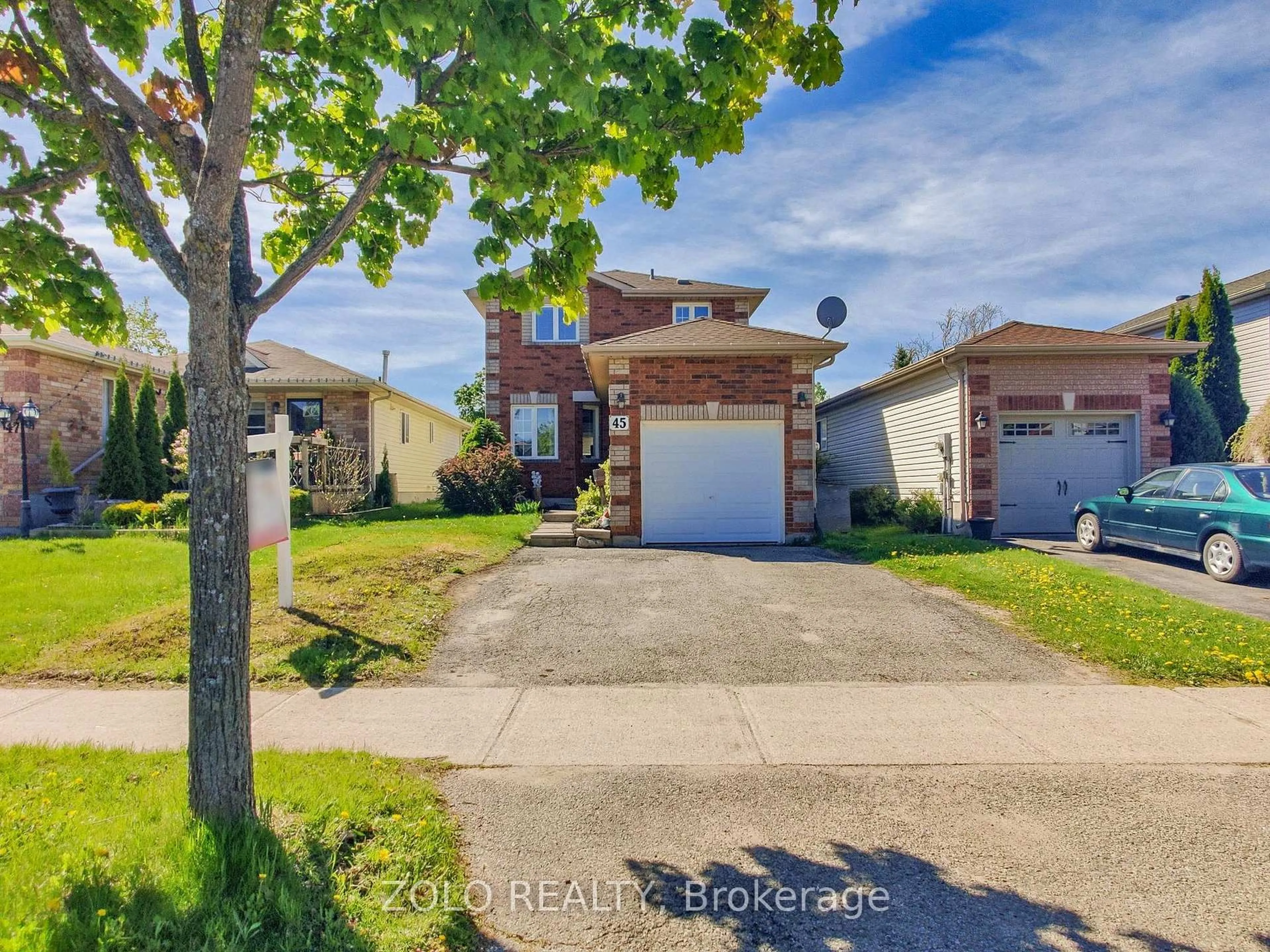 A pic from outside/outdoor area/front of a property/back of a property/a pic from drone, street for 45 Athabaska Rd, Barrie Ontario L4N 8E8