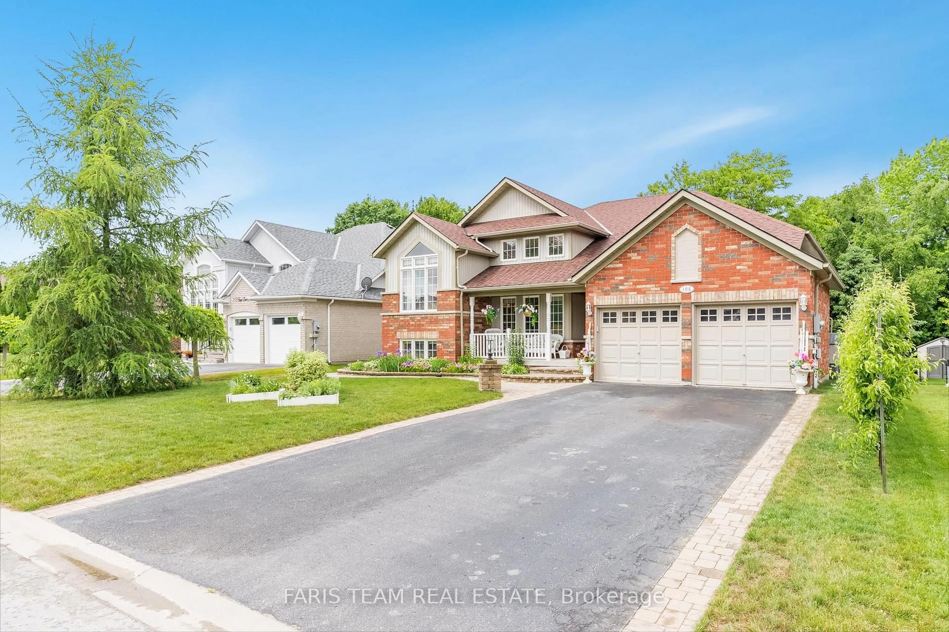 Home with brick exterior material, street for 106 Royal Beech Dr, Wasaga Beach Ontario L9Z 1M5