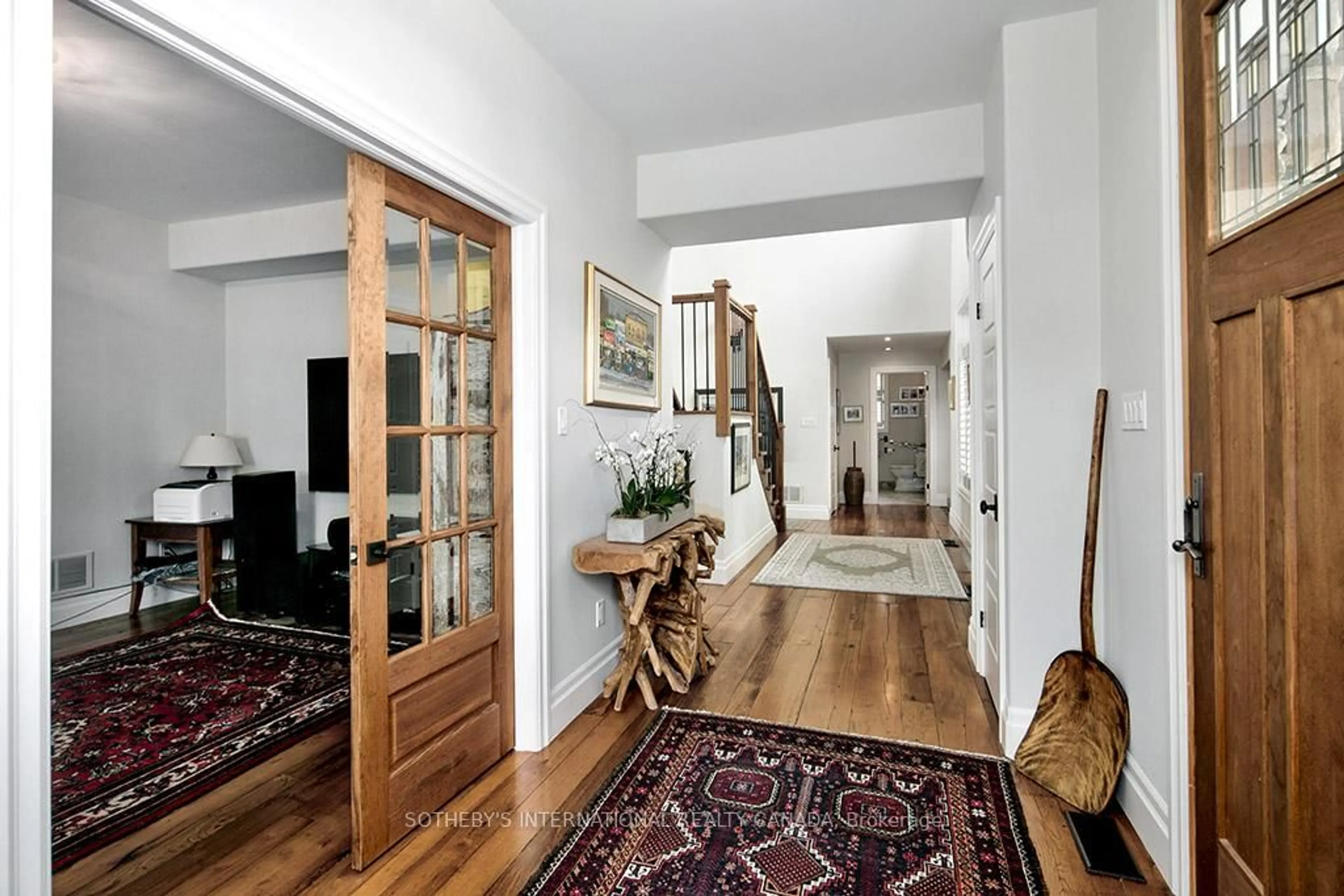 Indoor foyer for 156 Bartlett Blvd, Collingwood Ontario L9Y 5C9