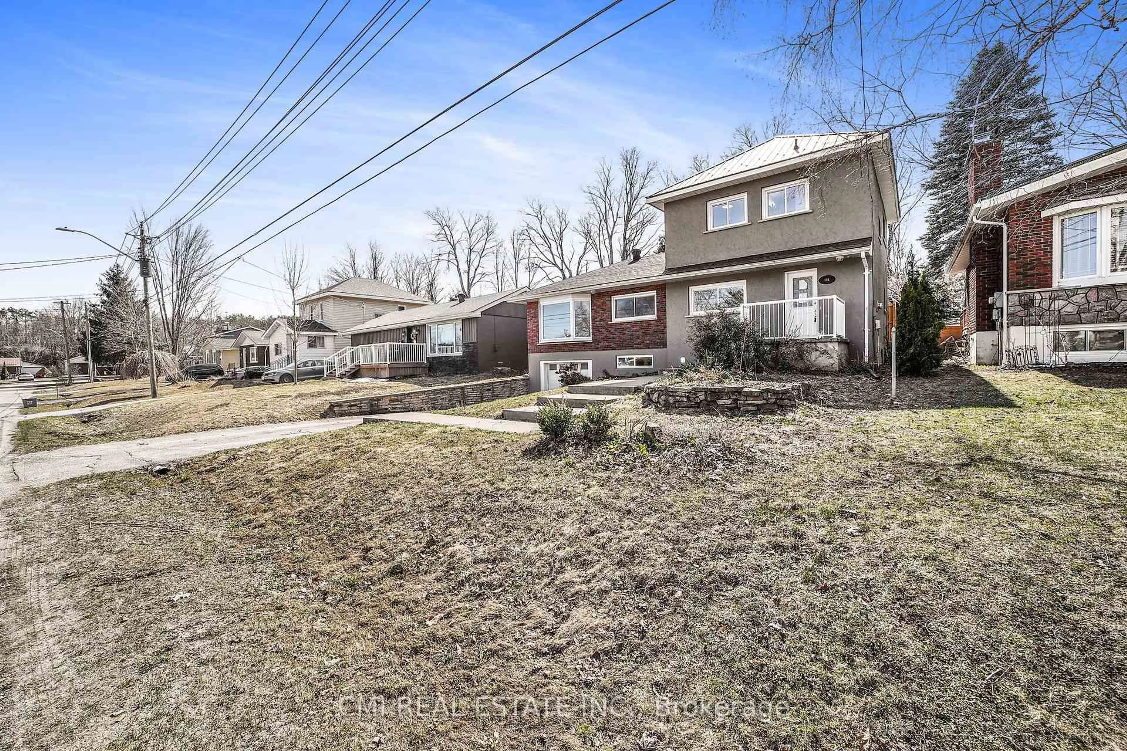 A pic from outside/outdoor area/front of a property/back of a property/a pic from drone, street for 124 Ninth St, Midland Ontario L4R 4B8
