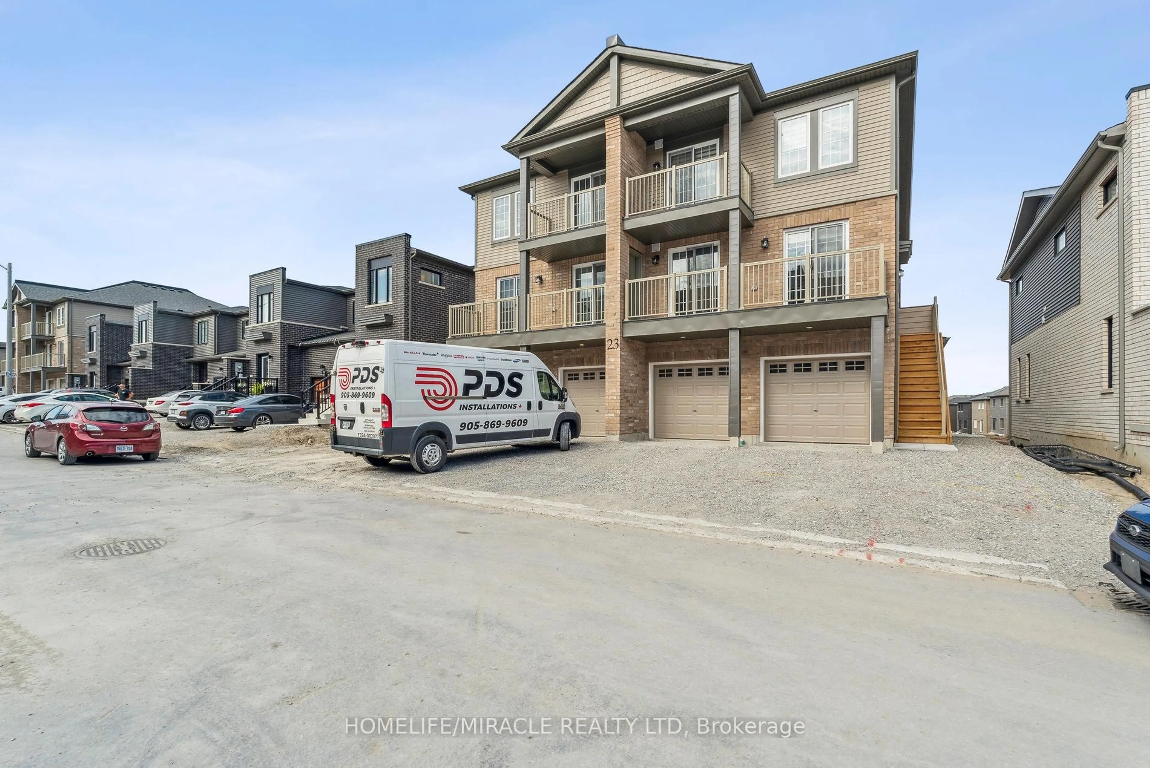 A pic from outside/outdoor area/front of a property/back of a property/a pic from drone, street for 23 Hay Lane #6, Barrie Ontario L9J 0V6