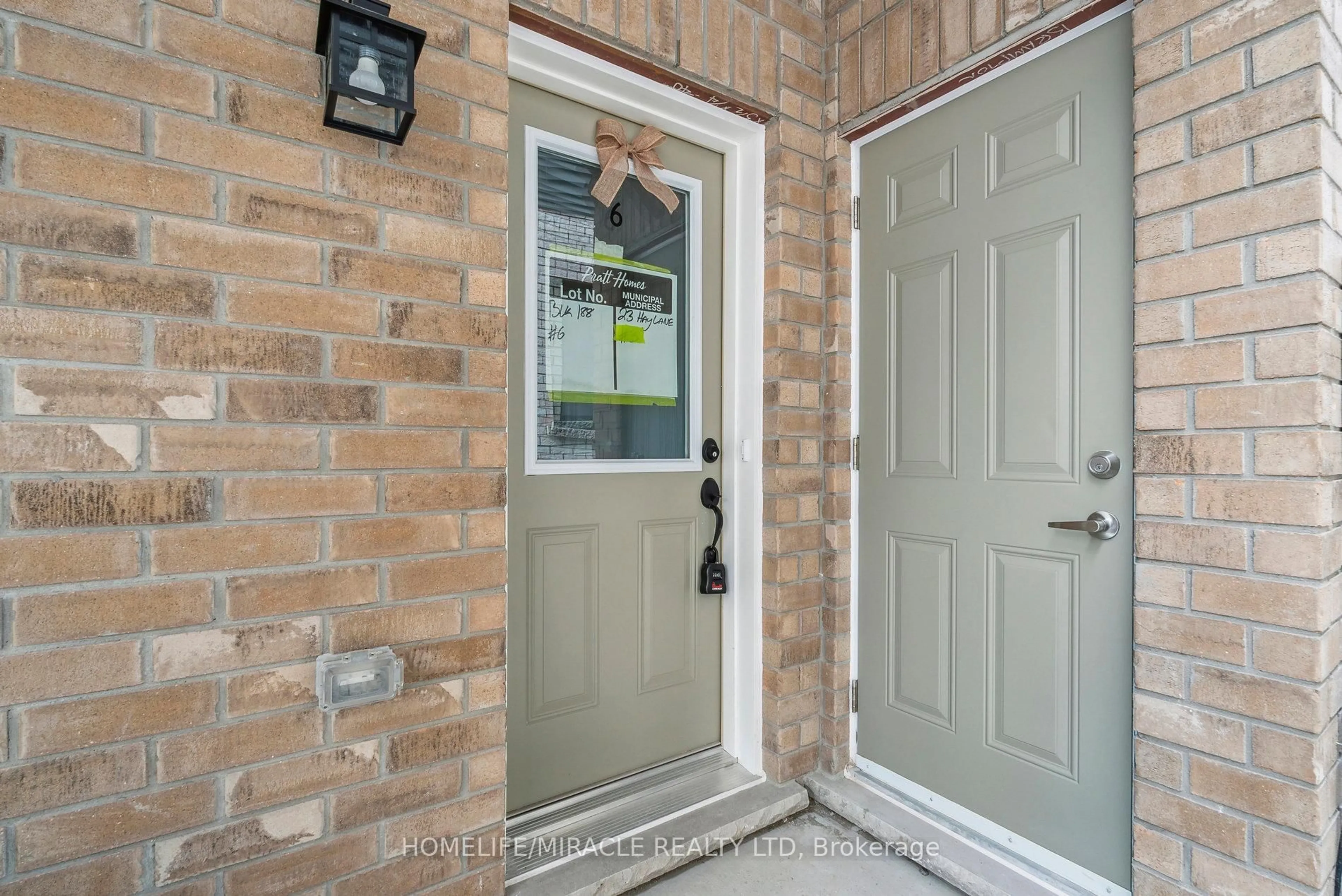 Indoor entryway for 23 Hay Lane #6, Barrie Ontario L9J 0V6