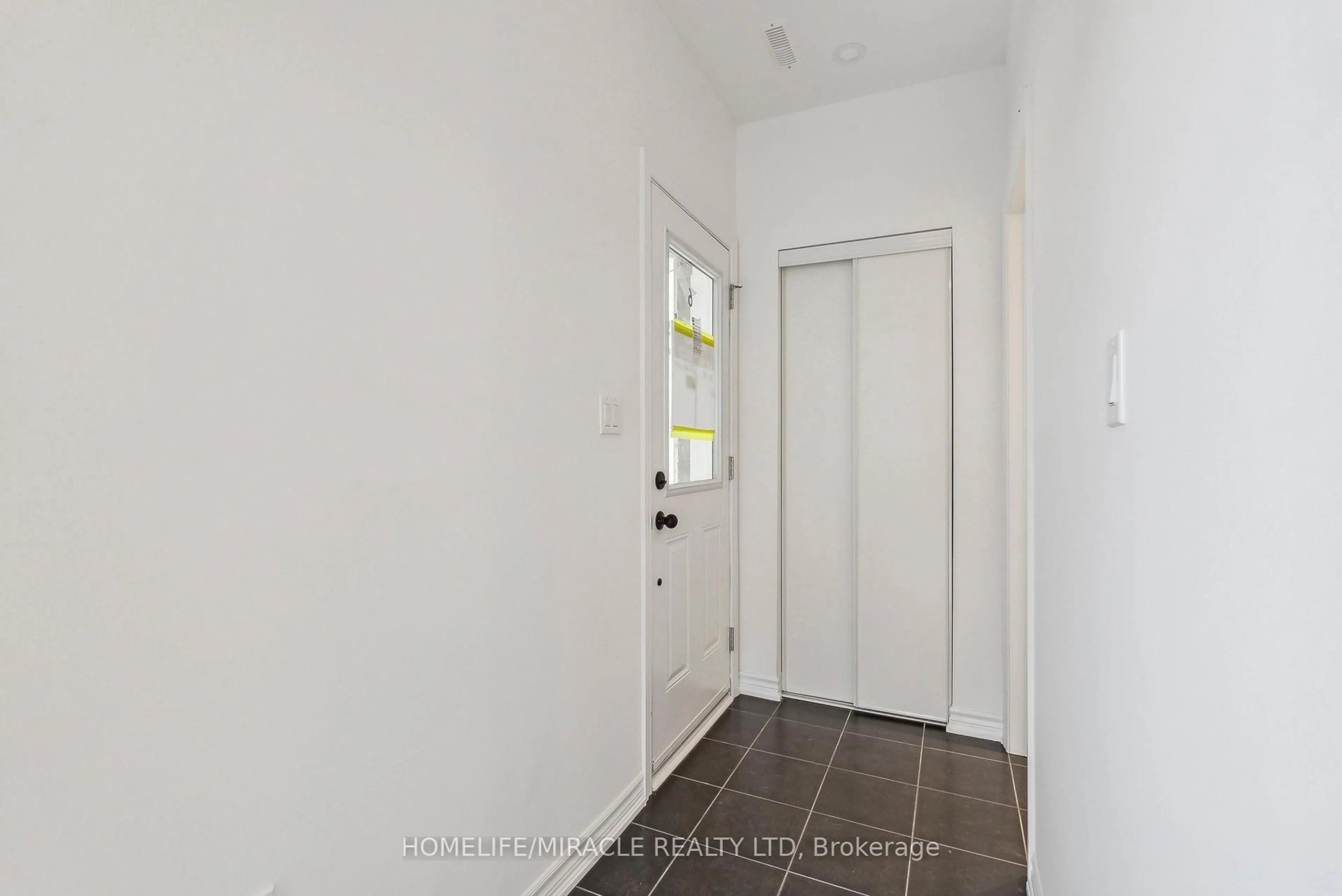 Indoor entryway for 23 Hay Lane #6, Barrie Ontario L9J 0V6