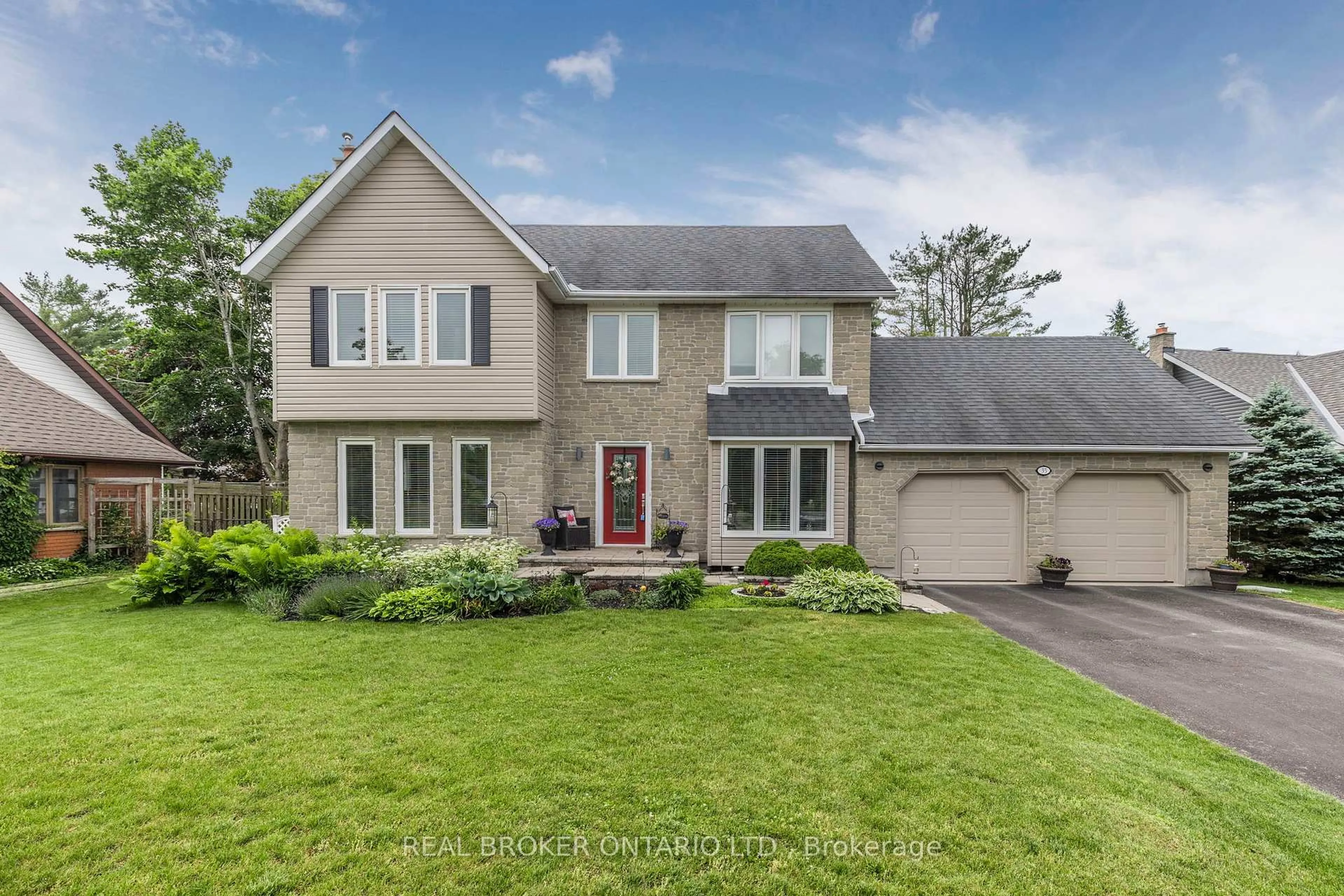 Home with brick exterior material, street for 35 Howard Dr, Oro-Medonte Ontario L0L 2E0