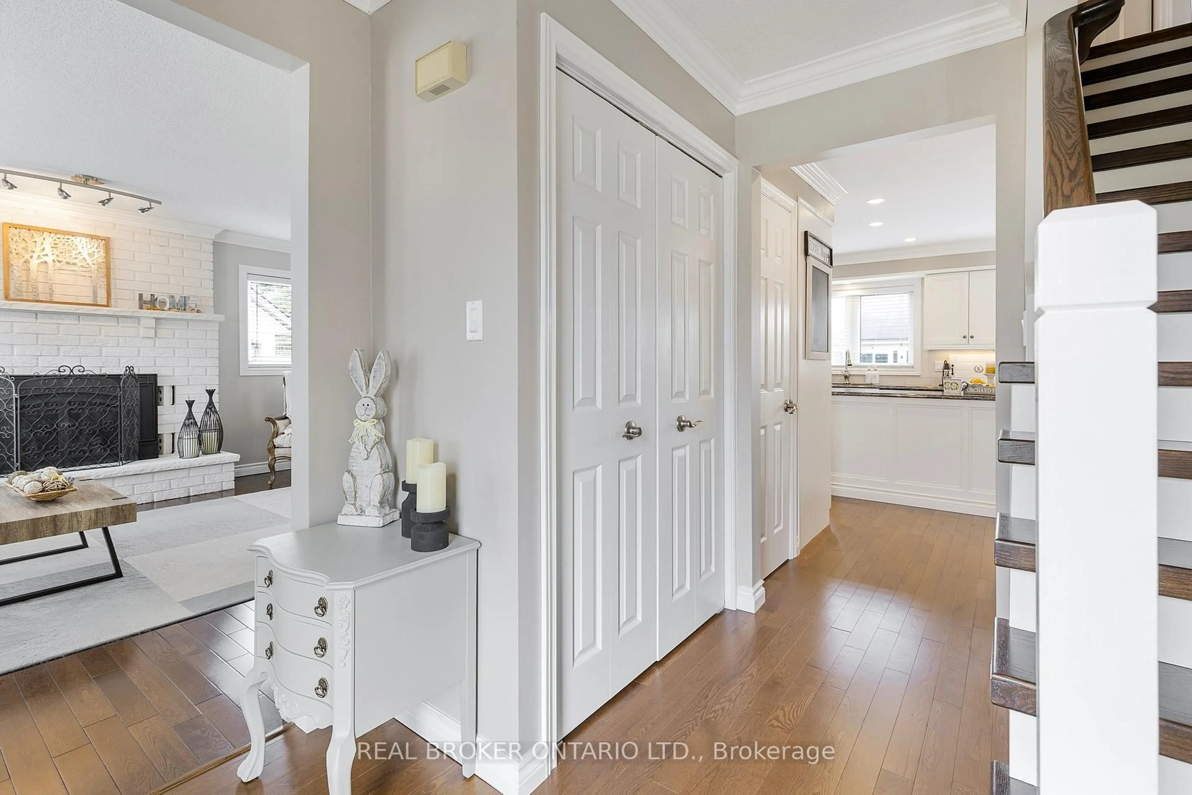 Indoor entryway for 35 Howard Dr, Oro-Medonte Ontario L0L 2E0