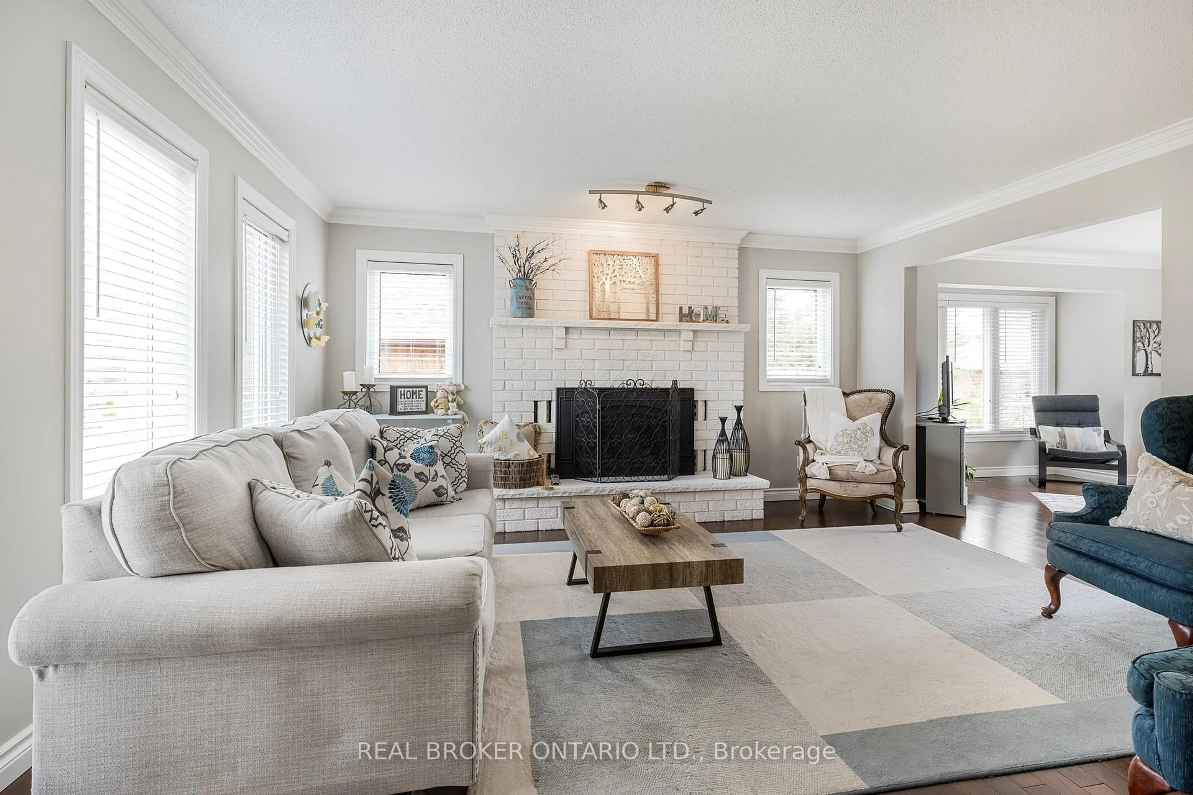 Living room with furniture, unknown for 35 Howard Dr, Oro-Medonte Ontario L0L 2E0