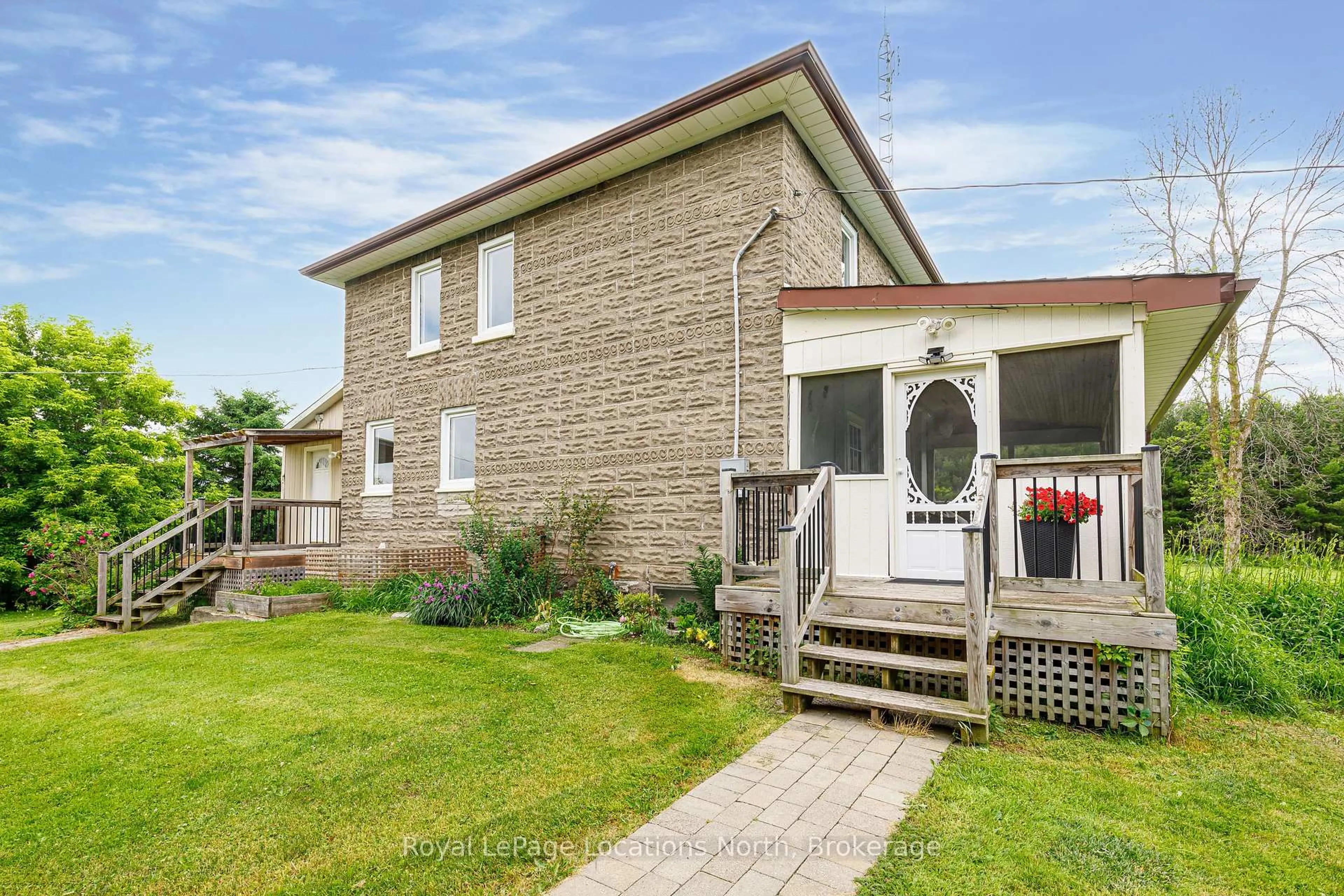 Home with brick exterior material, building for 5576 Concession 6 Rd, Clearview Ontario L0M 1N0