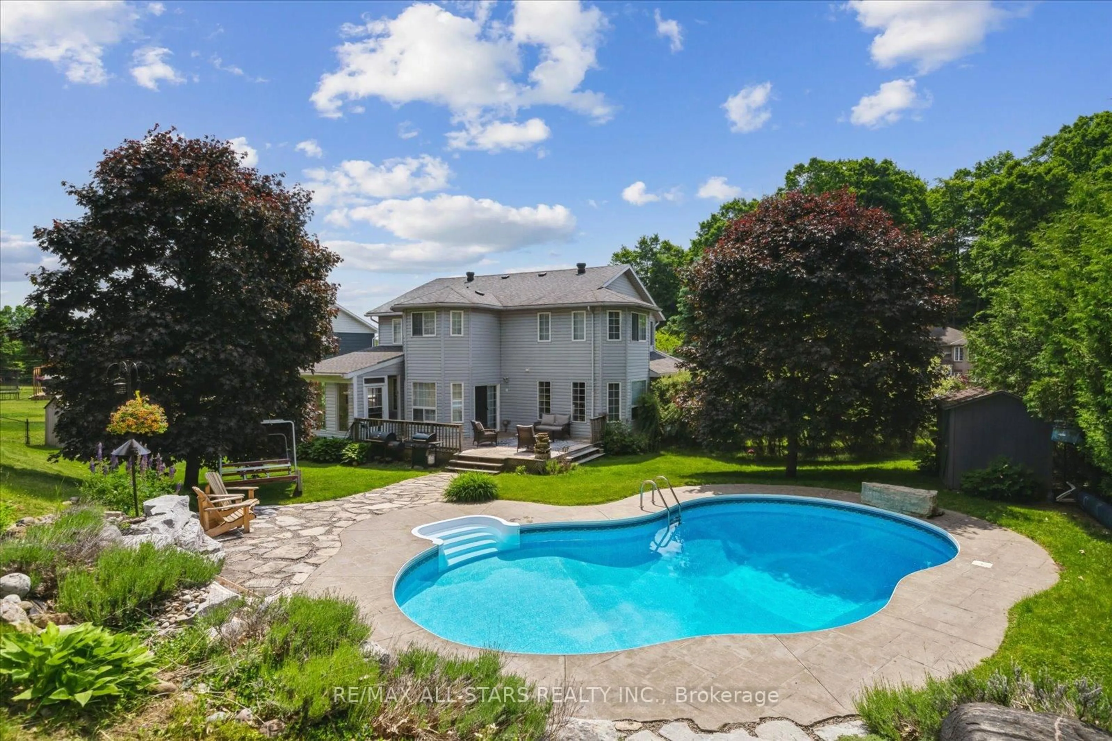 Pool for 20 Mcfadden Dr, Springwater Ontario L0L 1V0