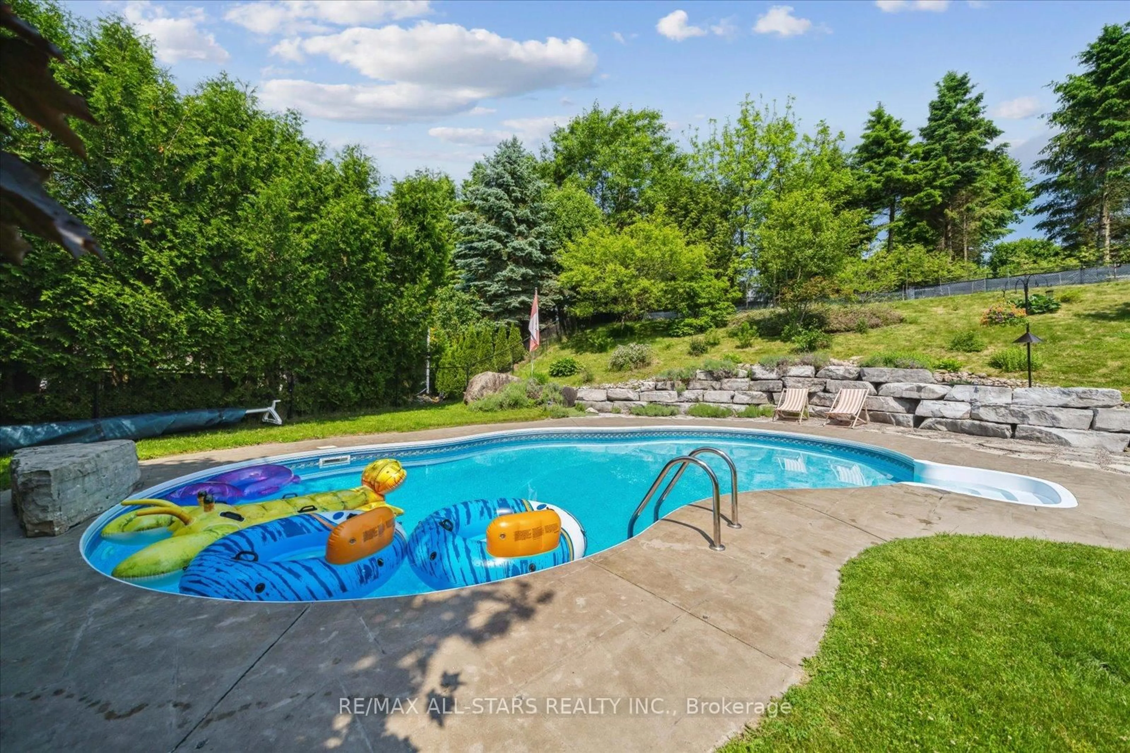 Pool for 20 Mcfadden Dr, Springwater Ontario L0L 1V0