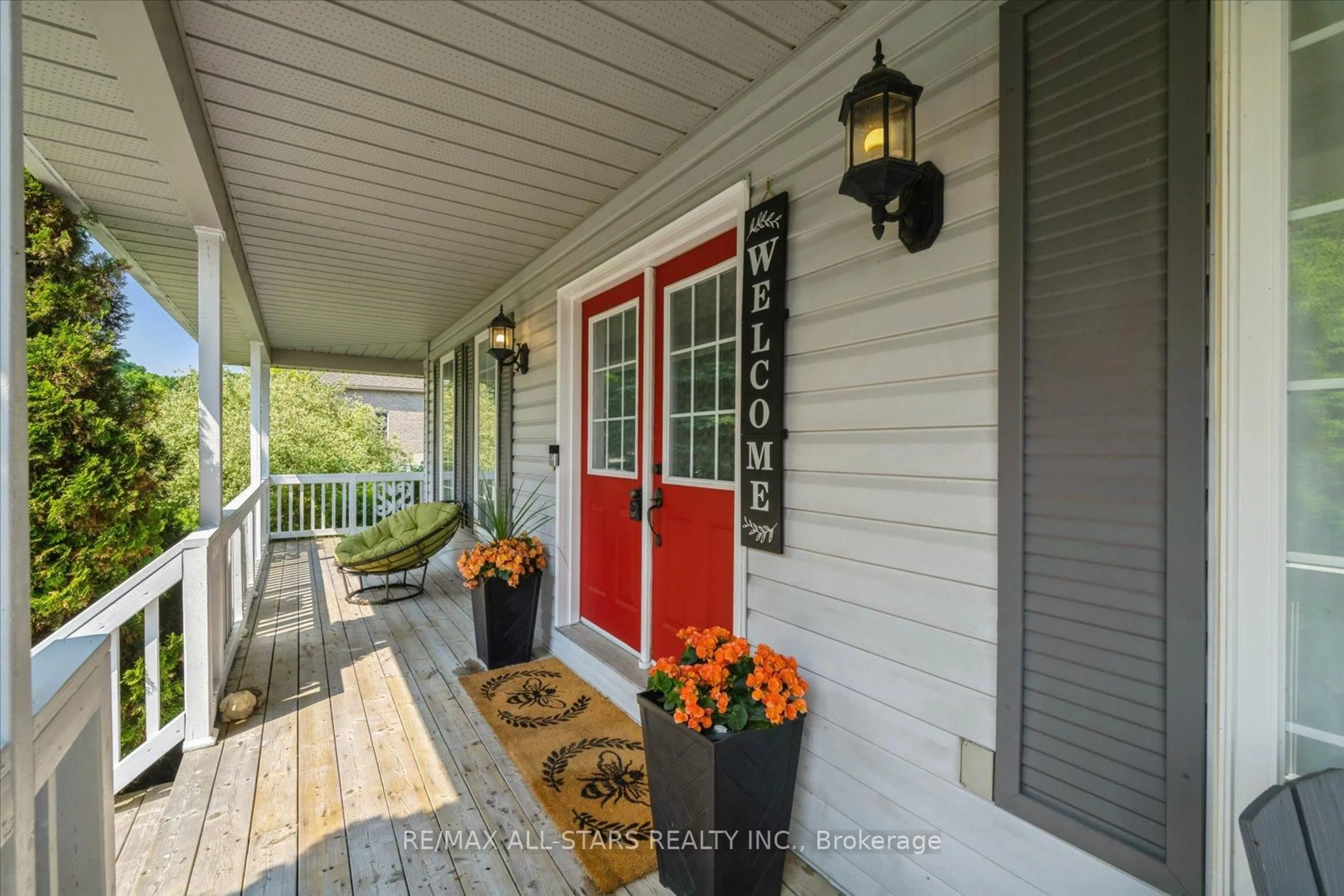 Indoor entryway for 20 Mcfadden Dr, Springwater Ontario L0L 1V0