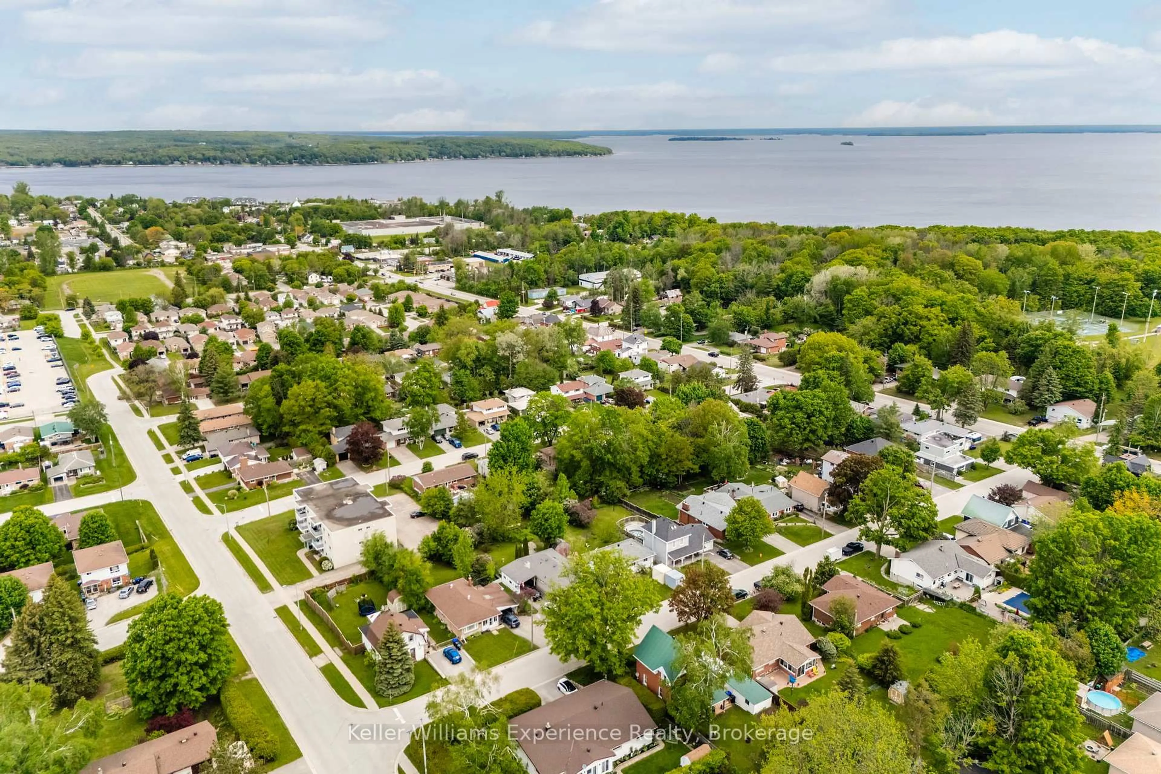 A pic from outside/outdoor area/front of a property/back of a property/a pic from drone, water/lake/river/ocean view for 258 Ruby St, Midland Ontario L4R 2L4