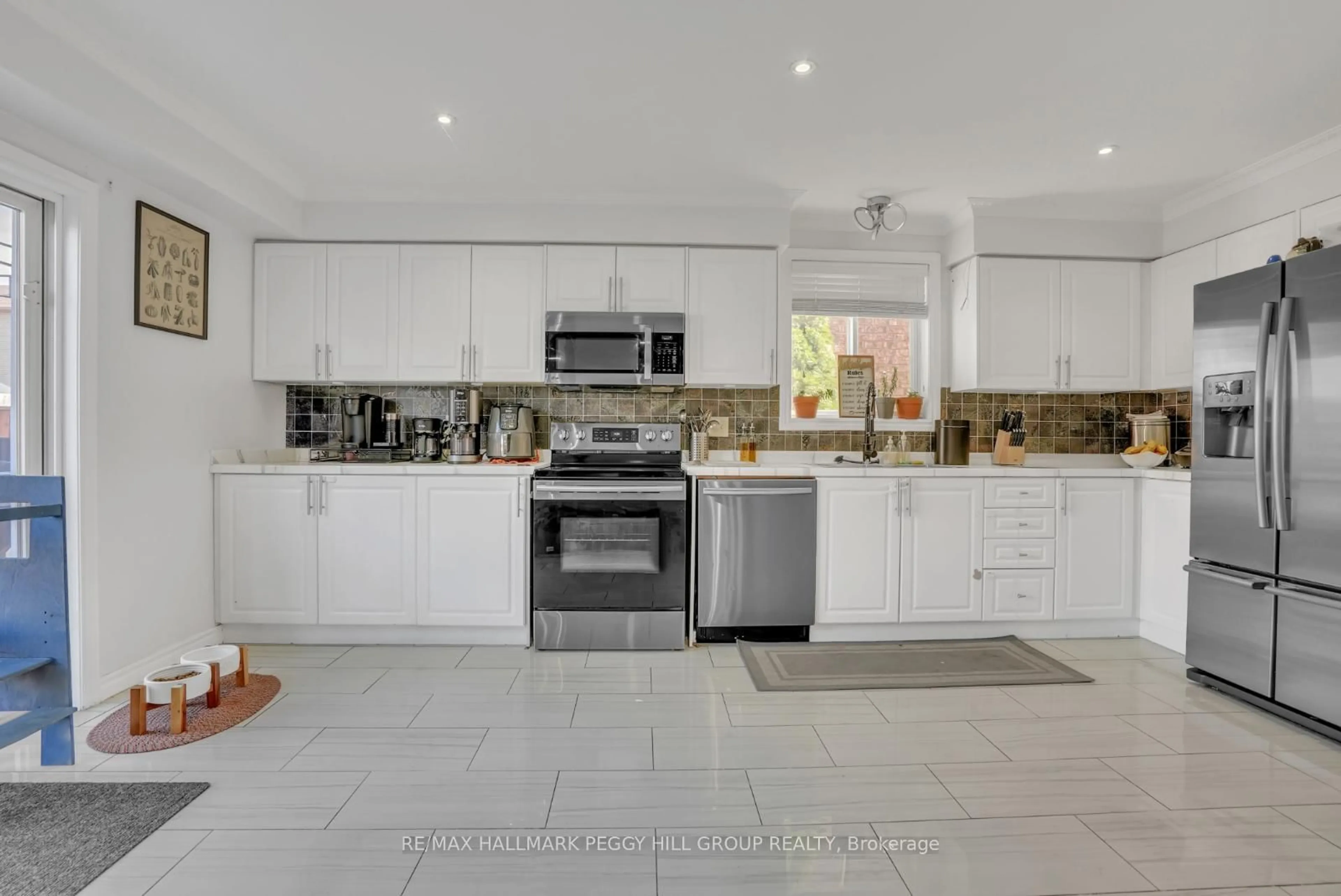 Open concept kitchen, ceramic/tile floor for 7 Michelle Dr, Barrie Ontario L4N 5Y1