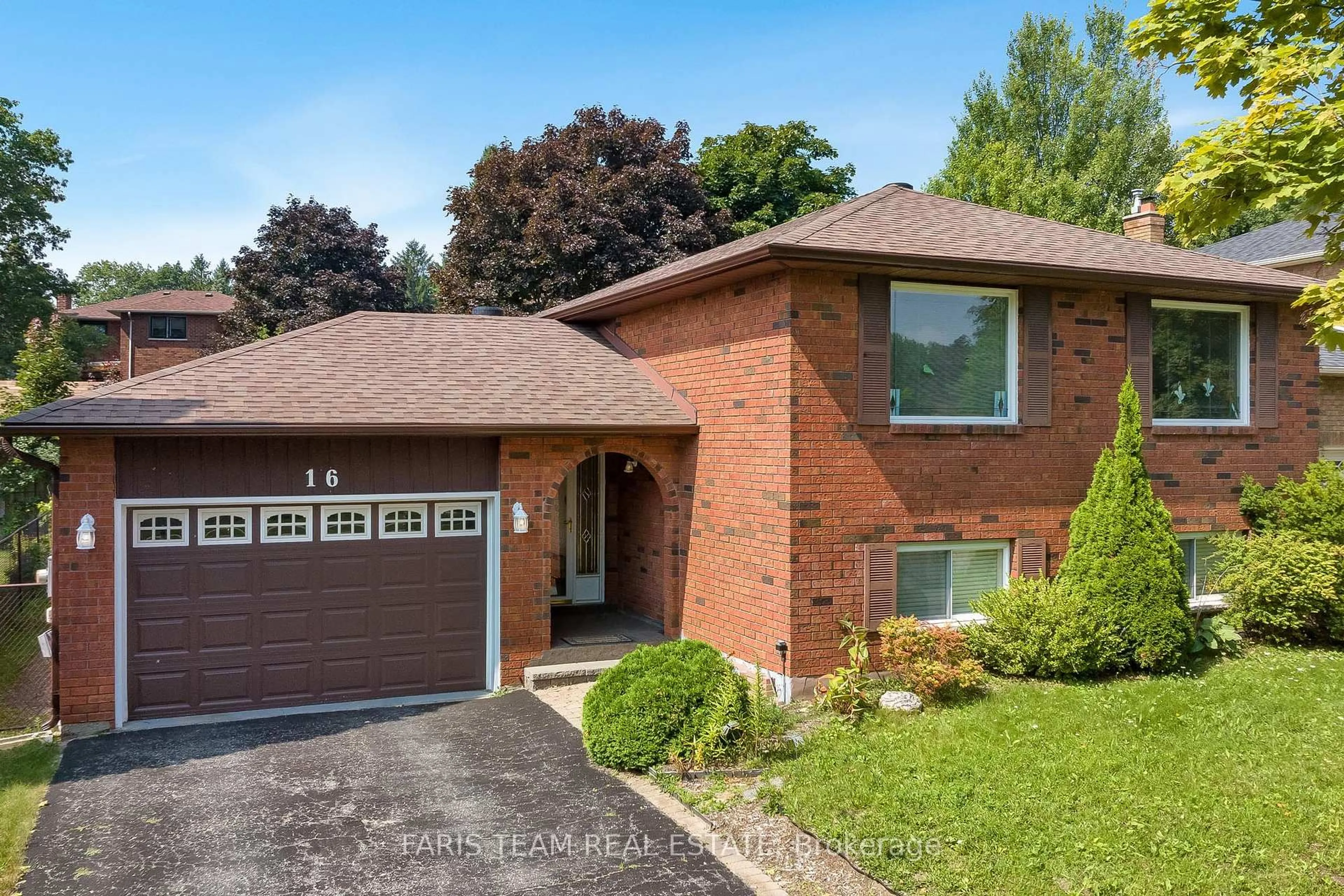 Home with brick exterior material, street for 16 Richler Cres, Barrie Ontario L4N 6E6