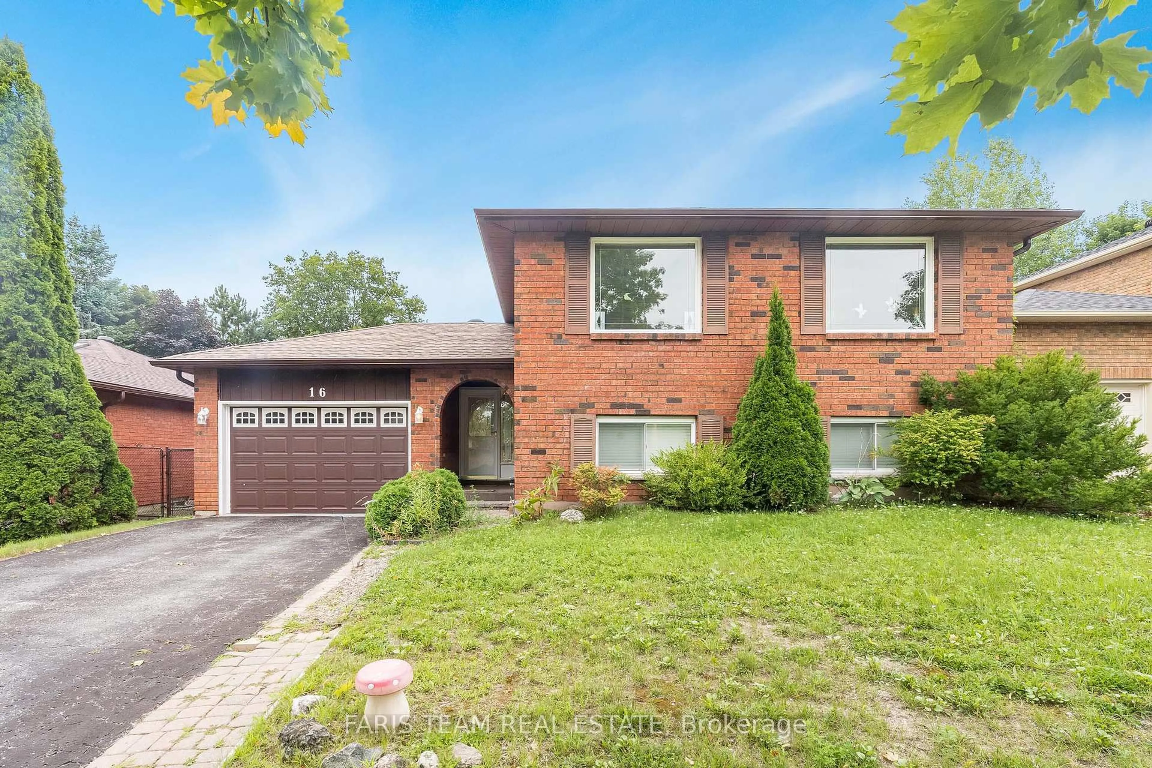 Home with brick exterior material, street for 16 Richler Cres, Barrie Ontario L4N 6E6
