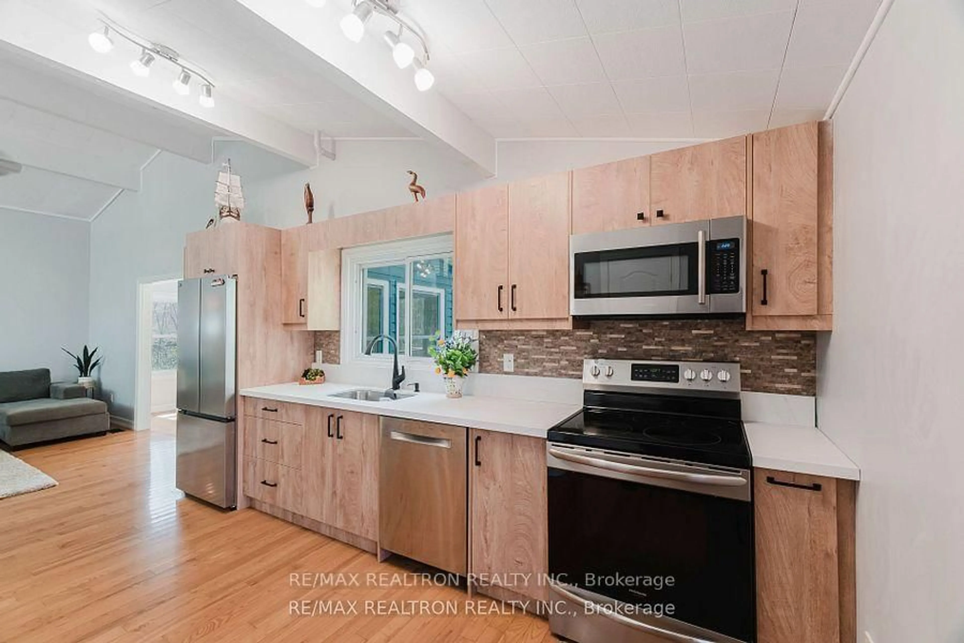 Open concept kitchen, unknown for 408 Curry Rd, Midland Ontario L4R 5H2