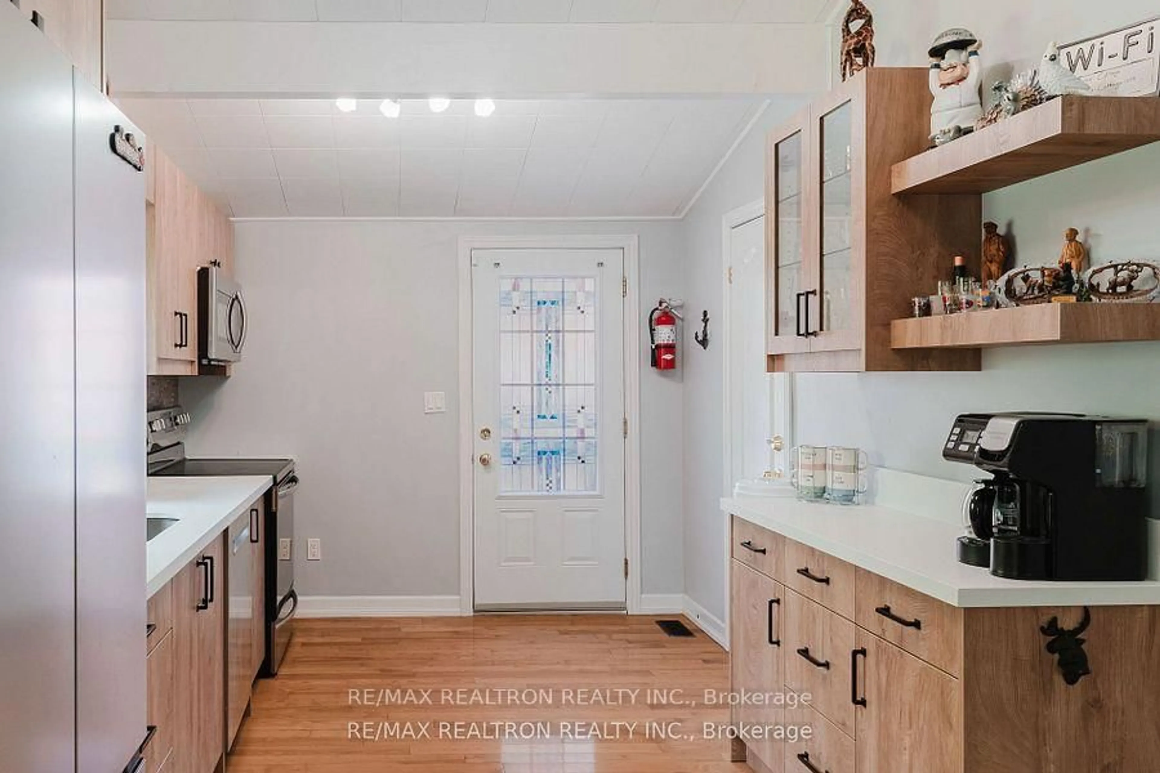 Standard kitchen, unknown for 408 Curry Rd, Midland Ontario L4R 5H2