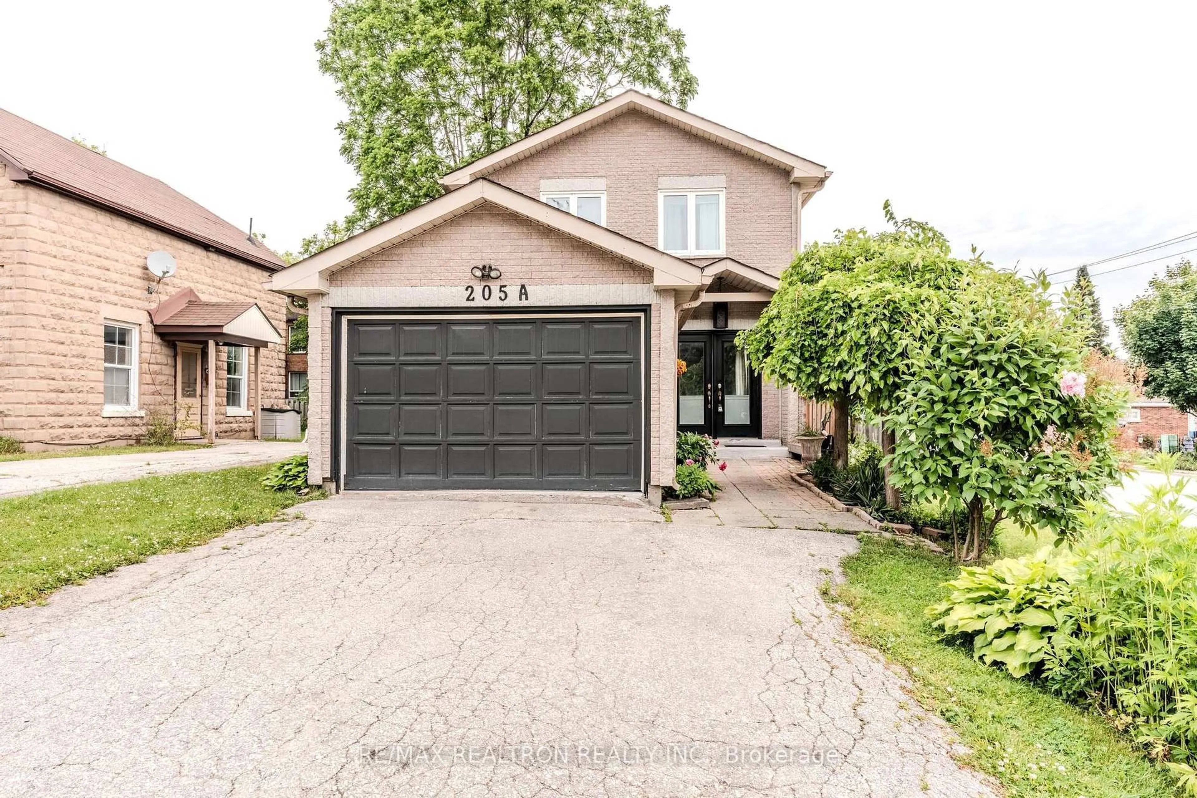Home with brick exterior material, street for 205A Owen St, Barrie Ontario L4M 3J3