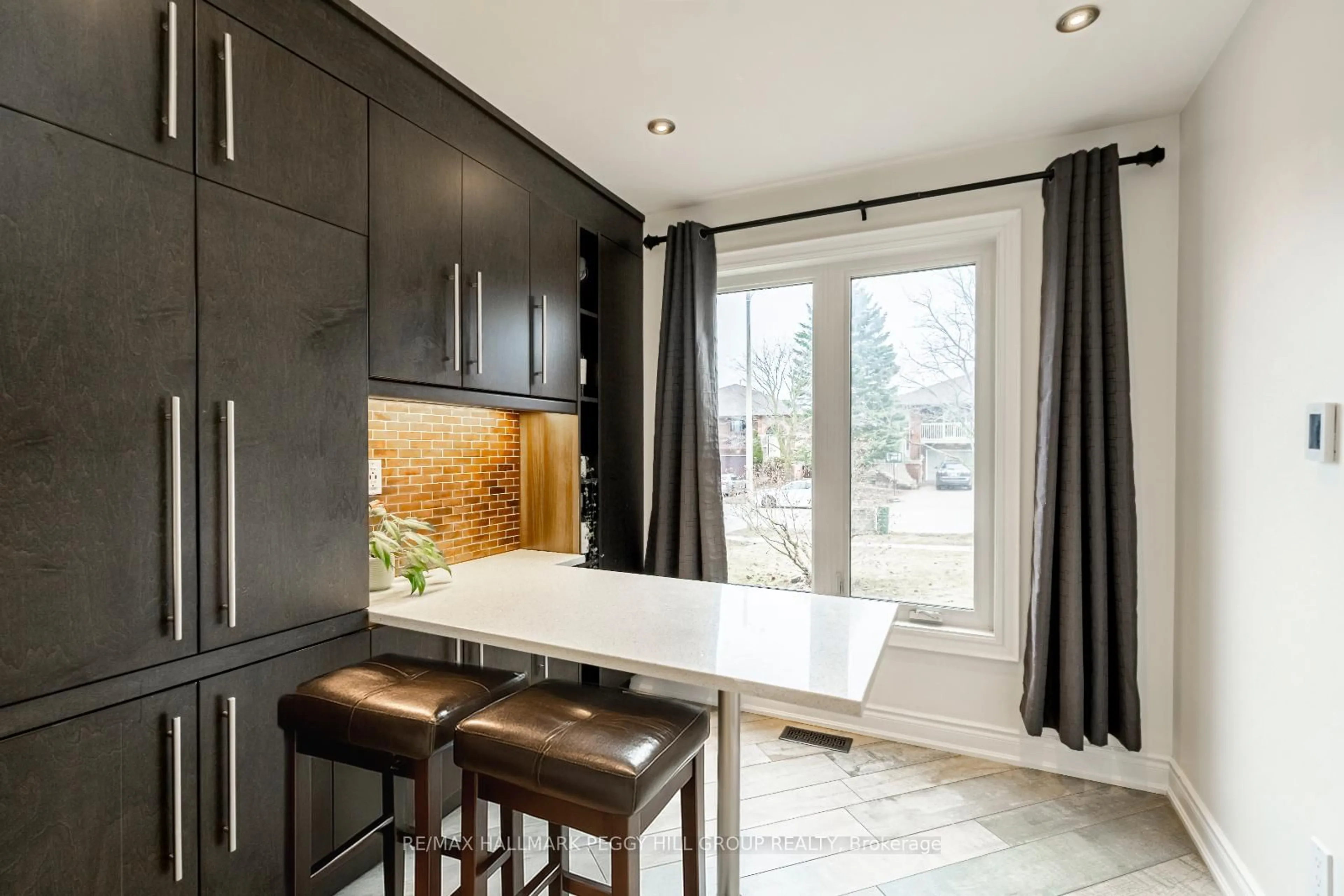 Contemporary kitchen, unknown for 10 Porritt St, Barrie Ontario L4N 6Y5