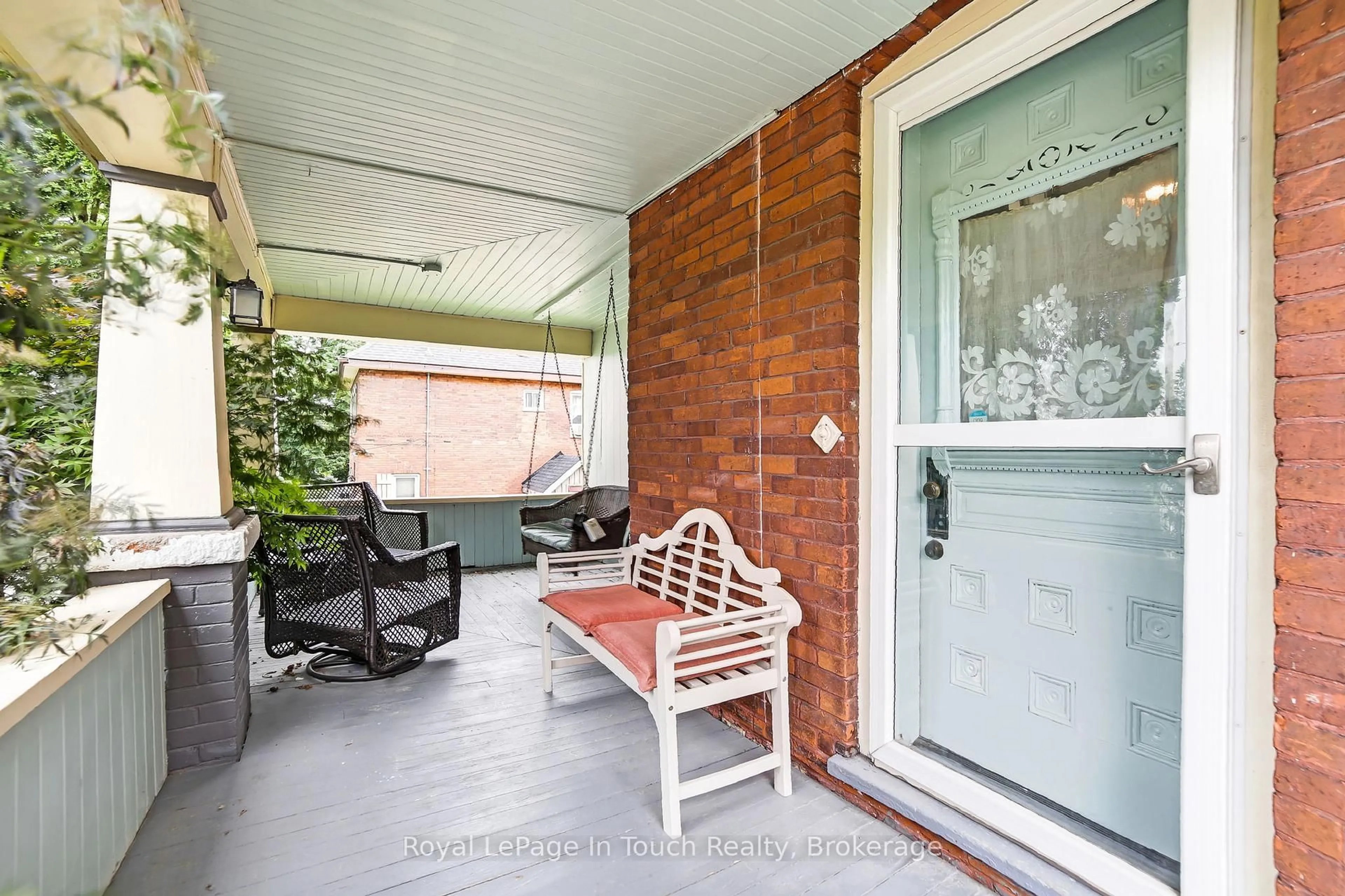 Patio, street for 233 Queen St, Midland Ontario L4R 3G9