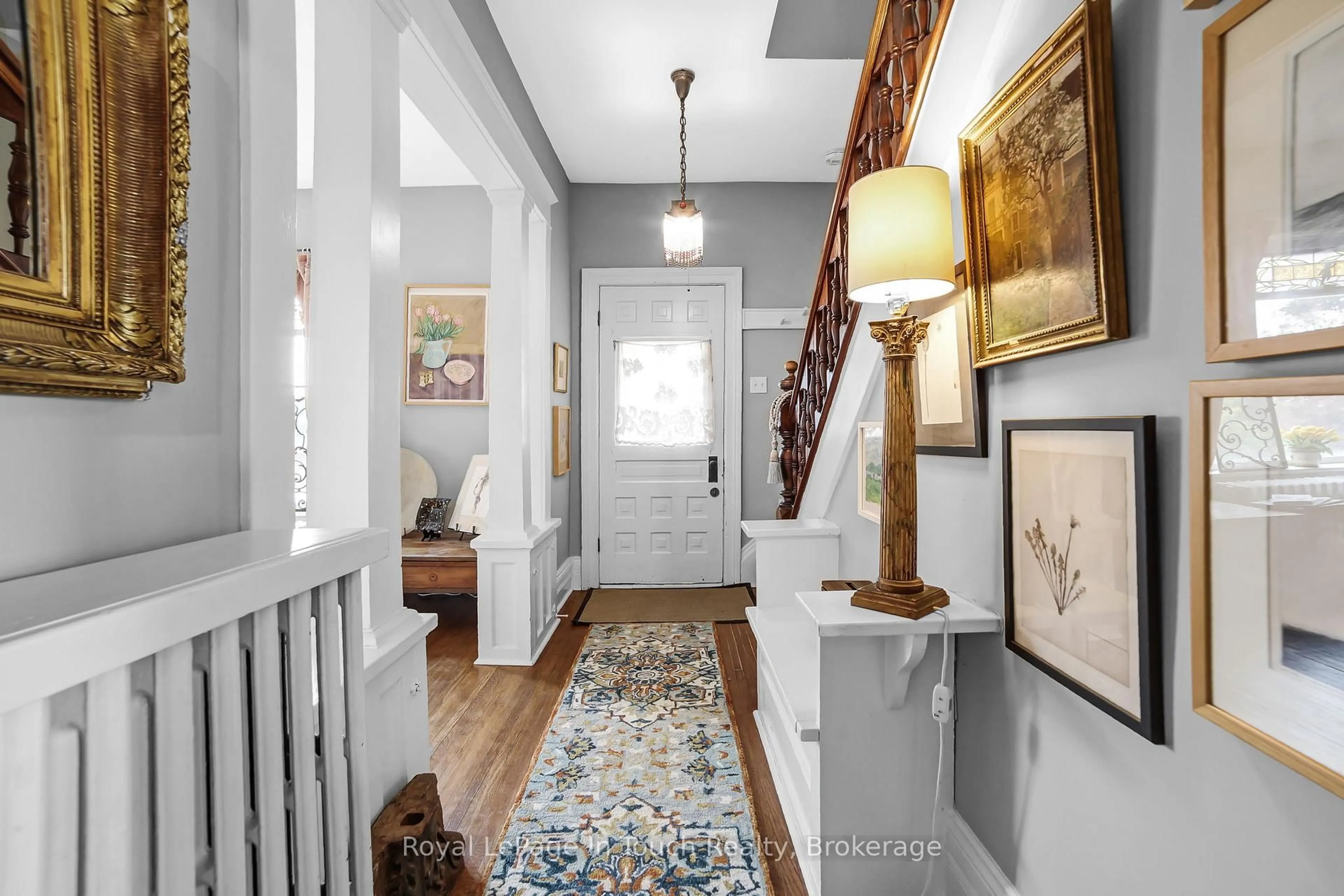 Indoor entryway for 233 Queen St, Midland Ontario L4R 3G9