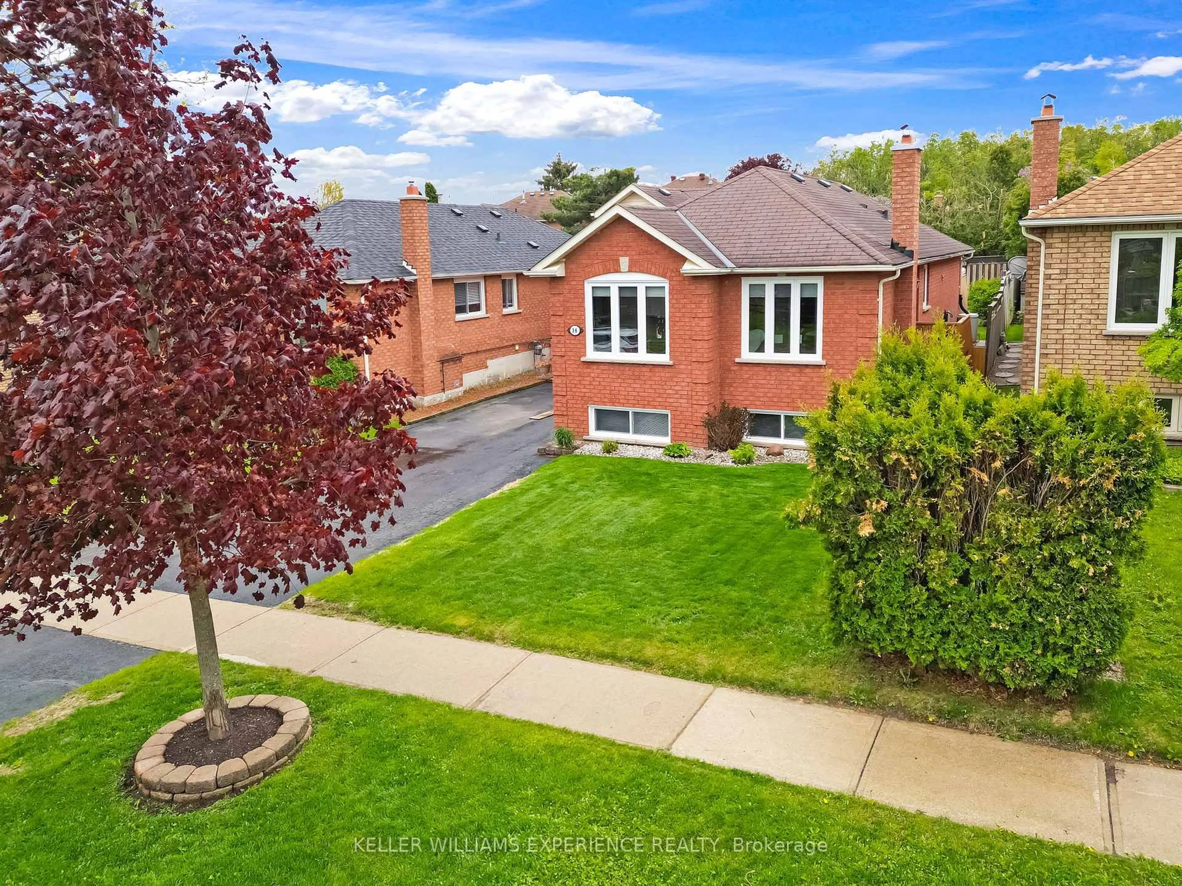 A pic from outside/outdoor area/front of a property/back of a property/a pic from drone, street for 16 Balliston Rd, Barrie Ontario L4N 6Z6