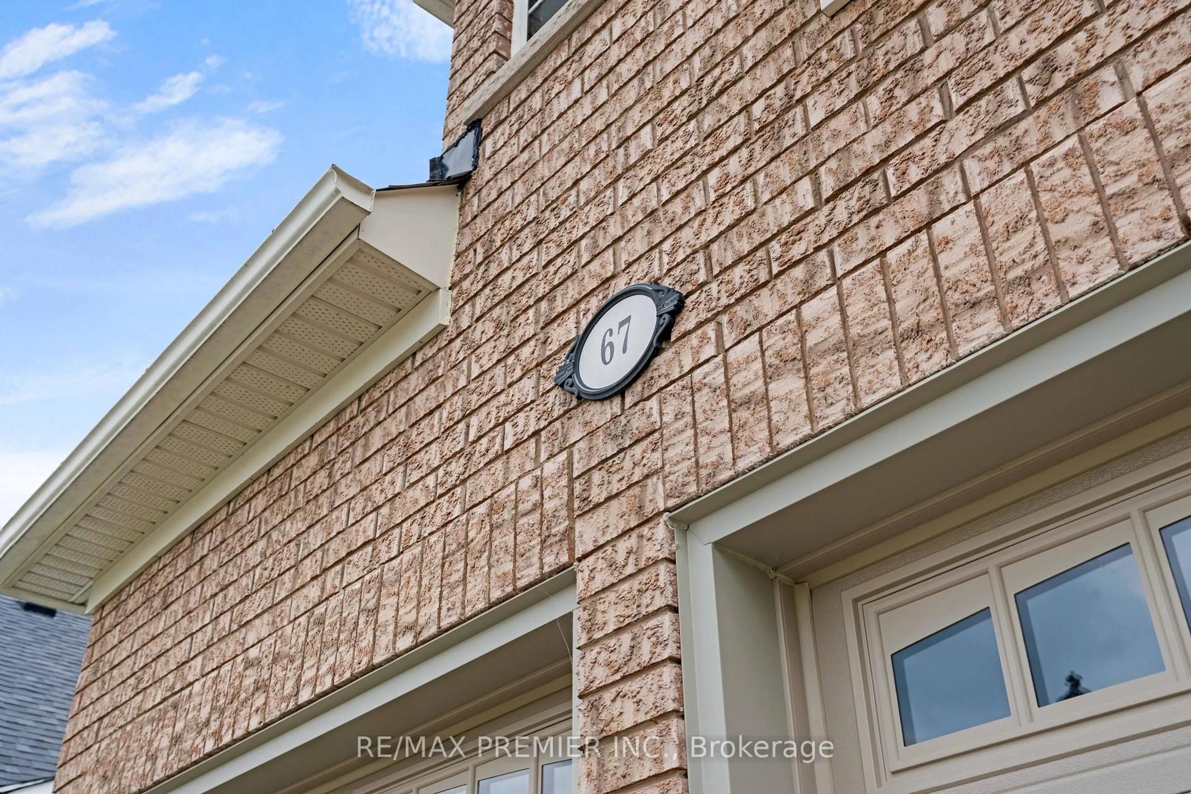 Home with brick exterior material, building for 67 Meadowlark Blvd, Wasaga Beach Ontario L9Z 3B3