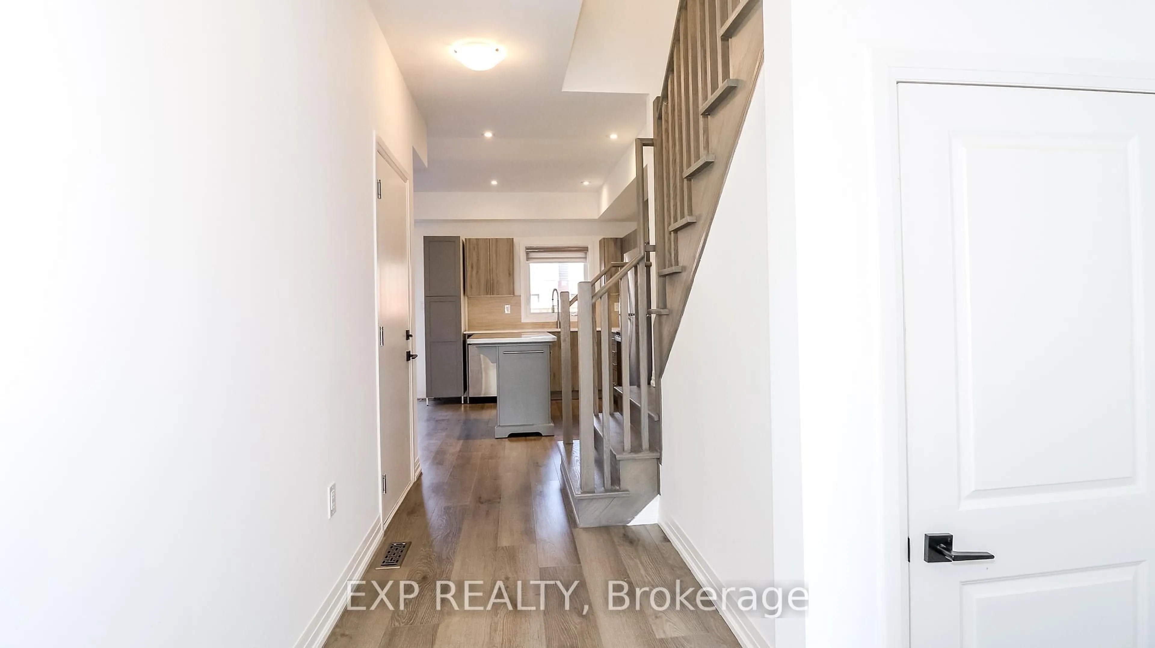 Indoor entryway for 16 Haven Lane, Barrie Ontario L9J 0M4