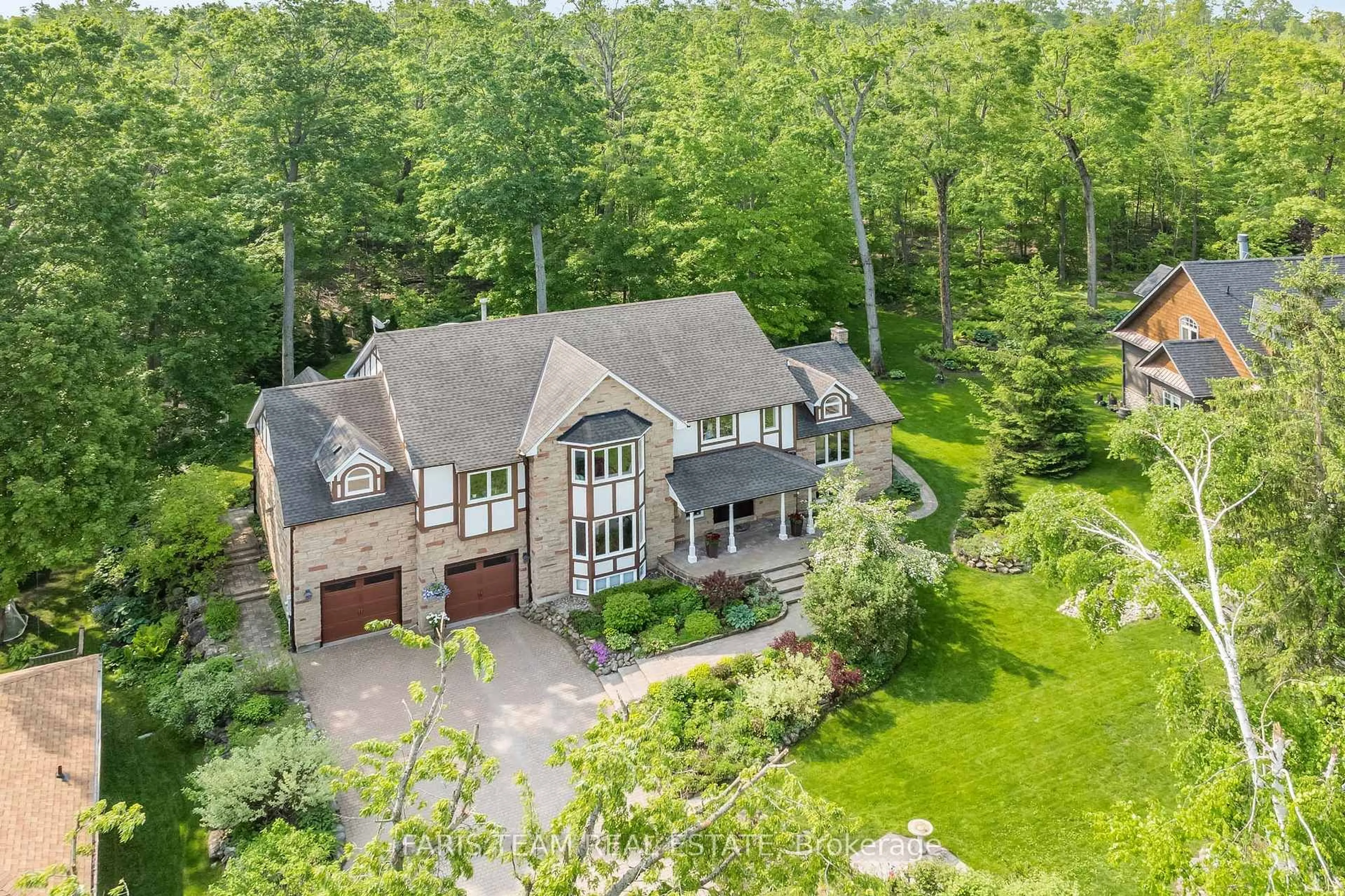 A pic from outside/outdoor area/front of a property/back of a property/a pic from drone, unknown for 7 Nordic Tr, Oro-Medonte Ontario L0L 2L0
