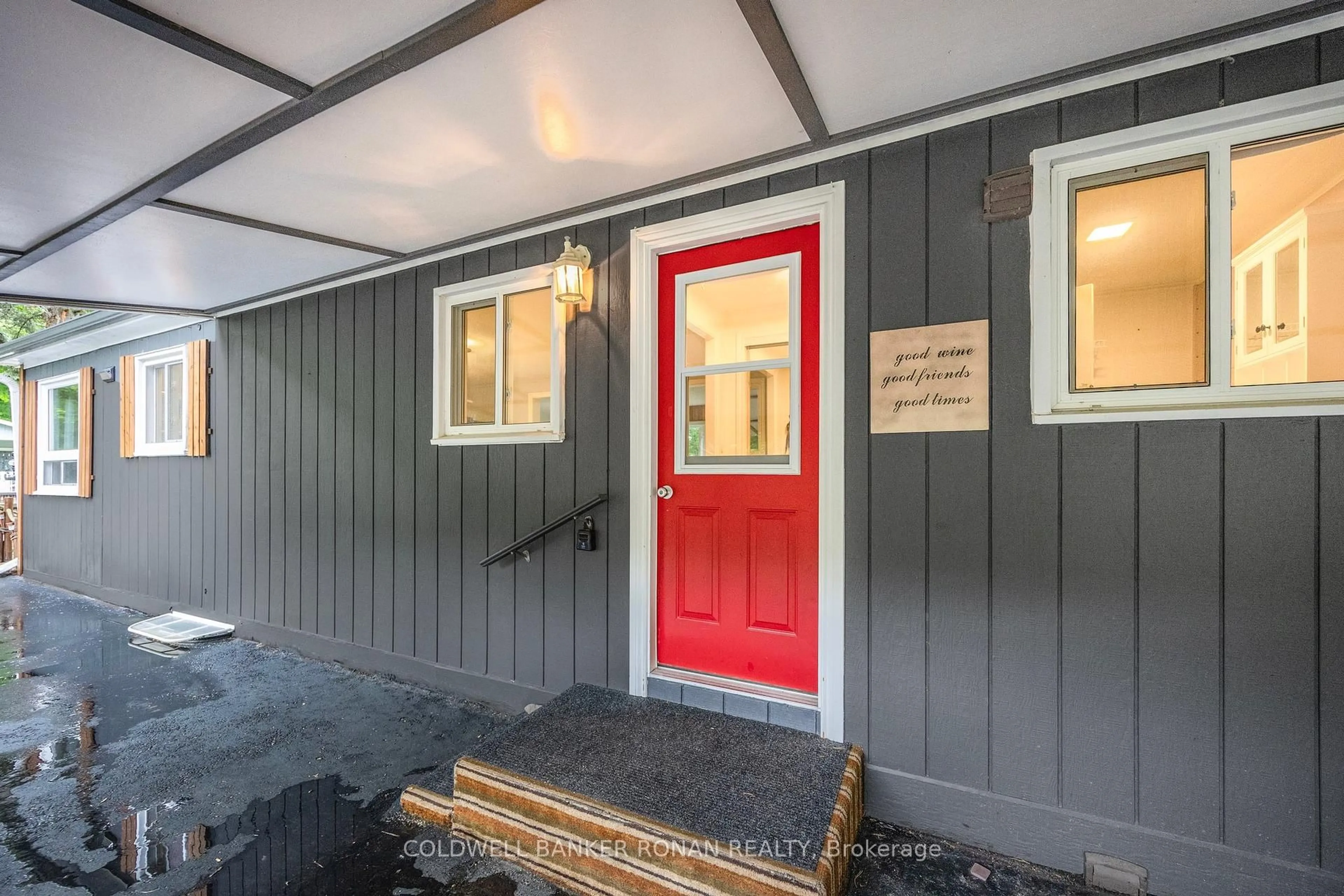 Indoor entryway for 525 Midland Point Rd #63, Midland Ontario L4R 5G1
